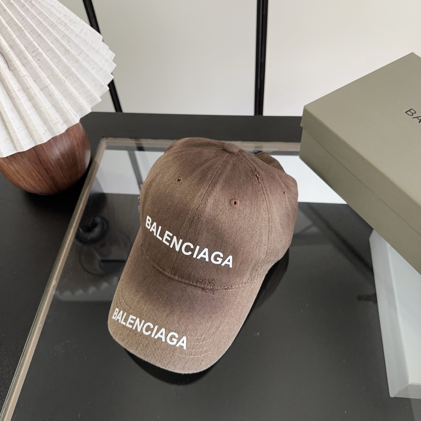 NO:824755,Balencia*a Balenciaga's new baseball cap with embroidered letters is ready for delivery in seconds. Simple, fashionable and super invincible and beautiful hat!  Couple style!  hat straw hat bucket hat baseball cap, hat, balenciaga, balenciaga, espadrilles, hats19860909Balencia*a 巴黎世家刺绣字母新款棒球帽 现货秒发简约时尚超级无敌好看的帽子！情侣款！帽子草帽渔夫帽棒球帽,帽子,balenciaga,balenciaga,espadrilles,hats,hat