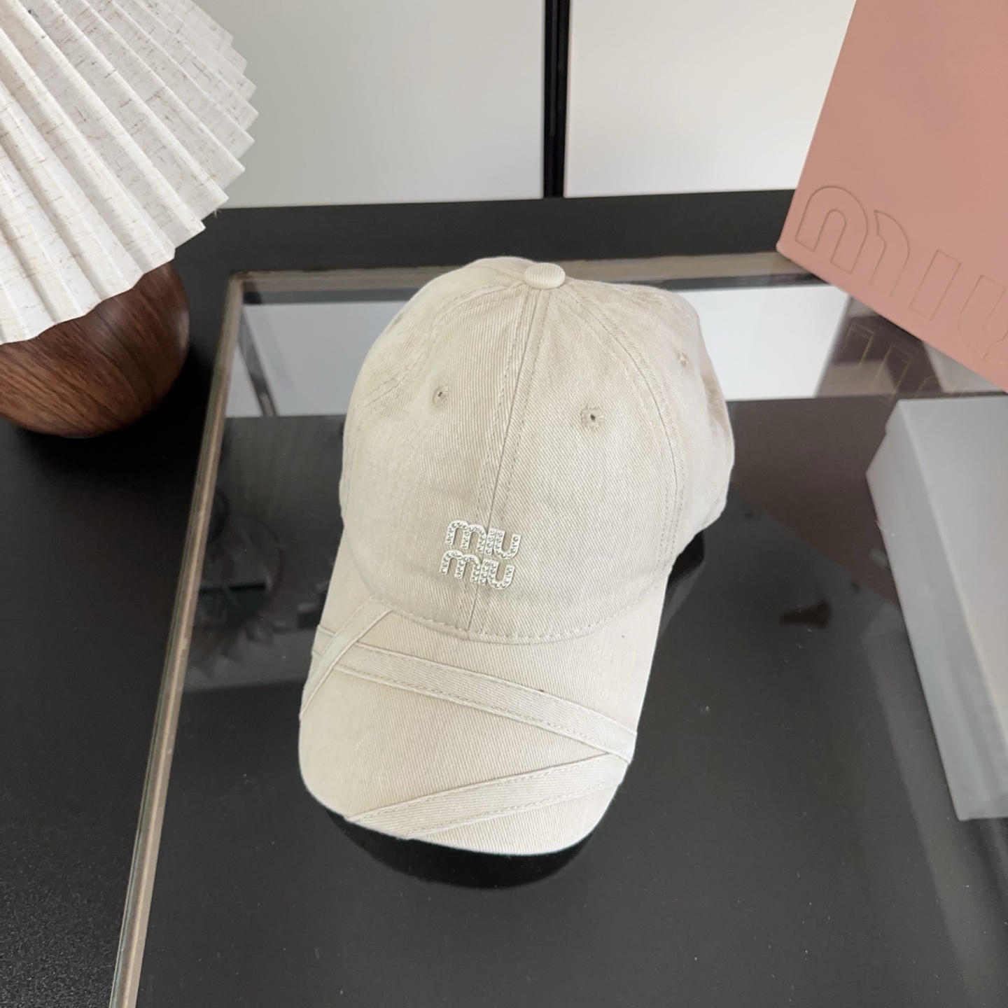 NO:883660,miumiu Miu Miu's new baseball cap, synchronized with big brands, super easy to match, now shipped!  hat straw hat bucket hat baseball cap, hat, miumiu, espadrilles, hats19860909miumiu 缪缪 新款棒球帽,大牌同步,超好搭配,出货！帽子草帽渔夫帽棒球帽,帽子,miumiu,espadrilles,hats,hat