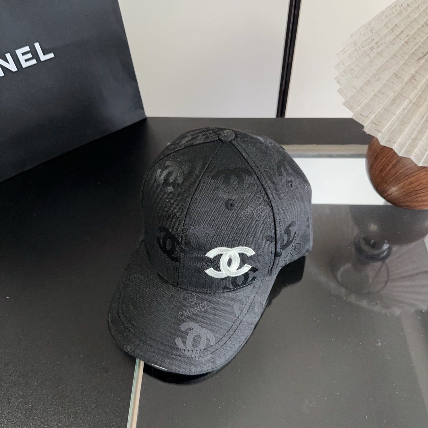 NO:825520,Chanel's new classic casual and trendy style is now available in simple Japanese and Korean style baseball caps, which look great with any combination!  When traveling, you must buy a hat: straw hat, fisherman hat, baseball cap, hat, chanel, espadrilles, hats19860909香奈儿新款经典休闲潮流款 上架简约棒球帽日韩风格,随便搭配都超好看！出门旅游,绝对要入手的一款帽子草帽渔夫帽棒球帽,帽子,chanel,espadrilles,hats,hat