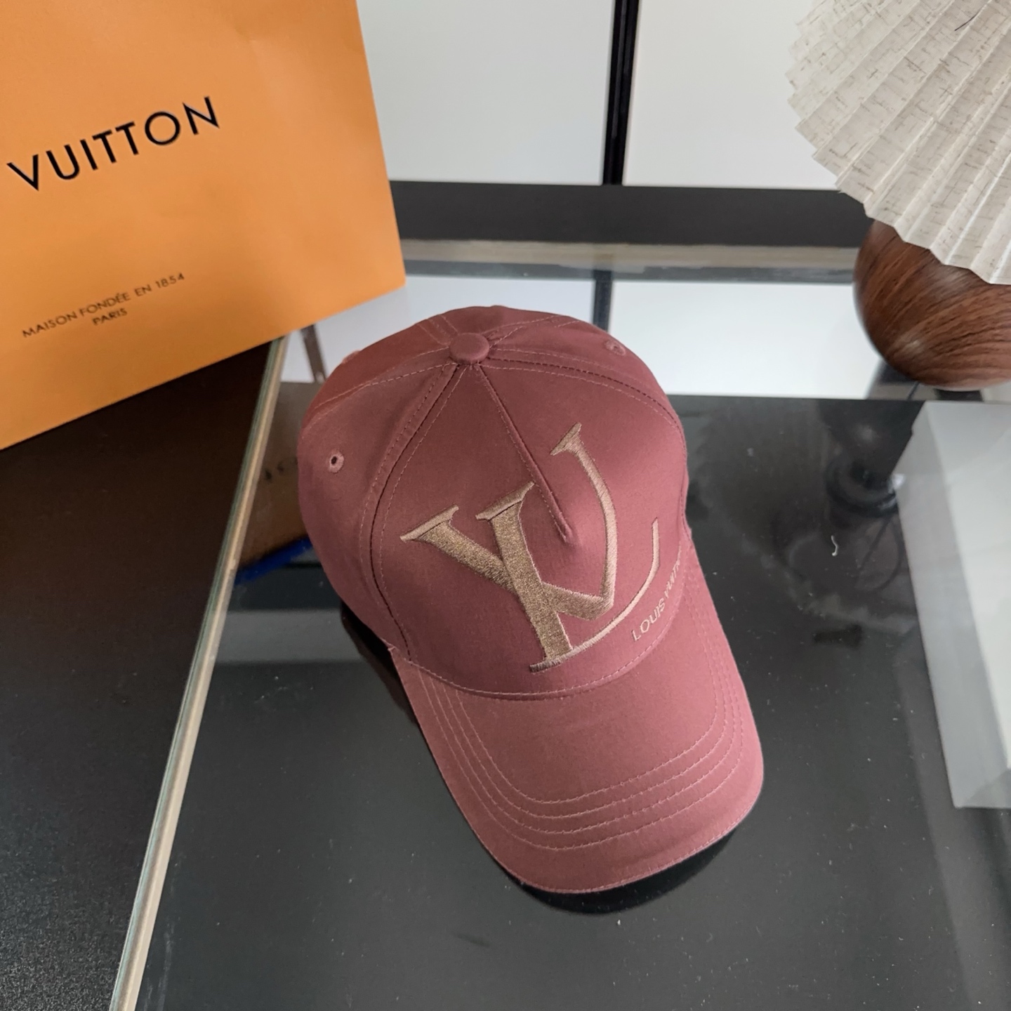 NO:825511,Louis Vuitton baseball cap LouisVuitton's new LV baseball cap, with perfect embroidery created by heavy craftsmanship, high-end and elegant, versatile style for both men and women!  hat straw hat bucket hat baseball cap,hat,louis vuitton,louis vuitton,louis vuitton,espadrilles,hats19860909路易威登棒球帽LouisVuitton新款LV棒球帽,重工打造完美刺绣,高端大气,百搭款男女通用！帽子草帽渔夫帽棒球帽,帽子,louis vuitton,louis vuitton,louis vuitton,espadrilles,hats,hat