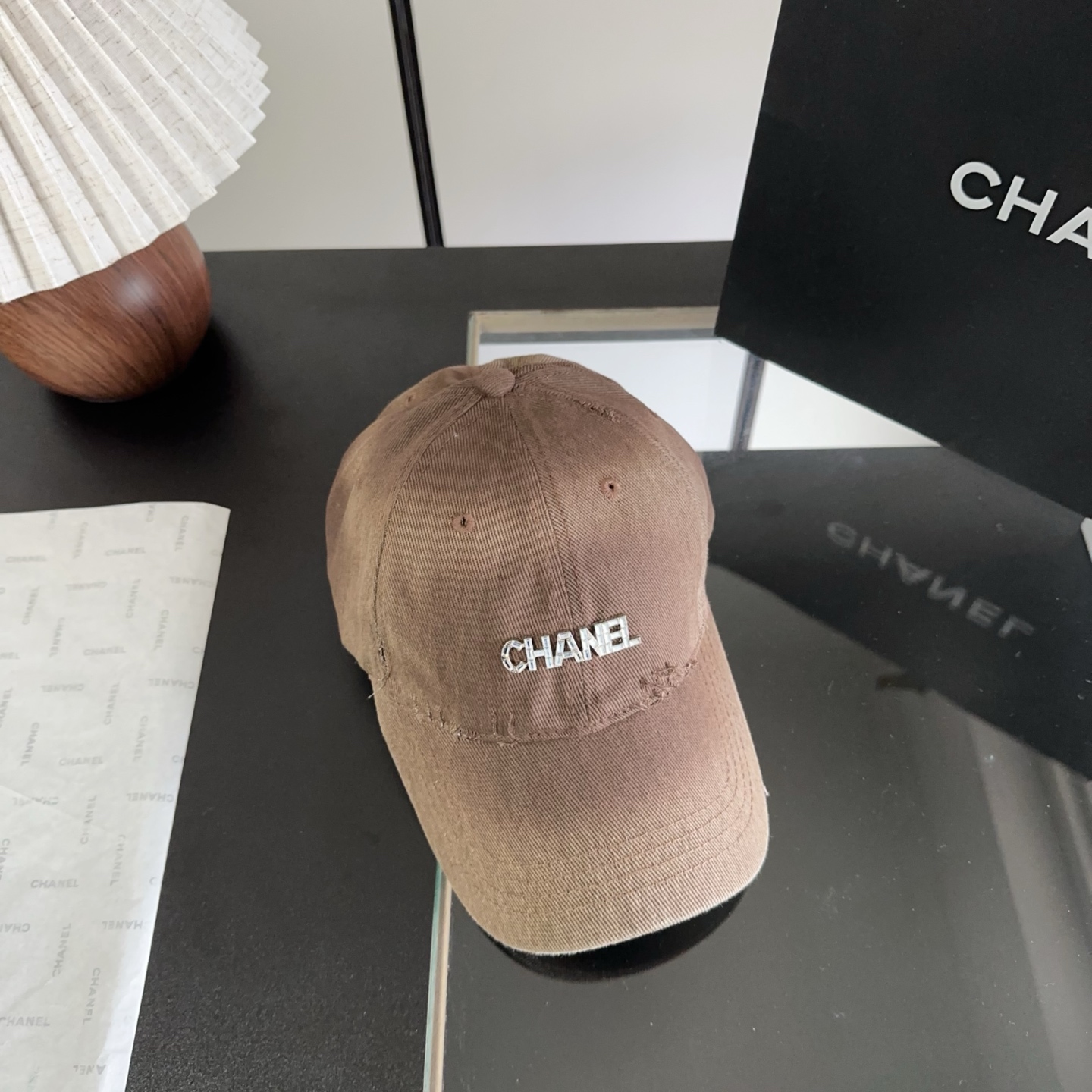 NO:883760,Chanel's new classic casual and trendy style is now available in simple Japanese and Korean style baseball caps, which look great with any combination!  When traveling, you must buy a hat: straw hat, fisherman hat, baseball cap, hat, chanel, espadrilles, hats19860909香奈儿新款经典休闲潮流款 上架简约棒球帽日韩风格,随便搭配都超好看！出门旅游,绝对要入手的一款帽子草帽渔夫帽棒球帽,帽子,chanel,espadrilles,hats,hat