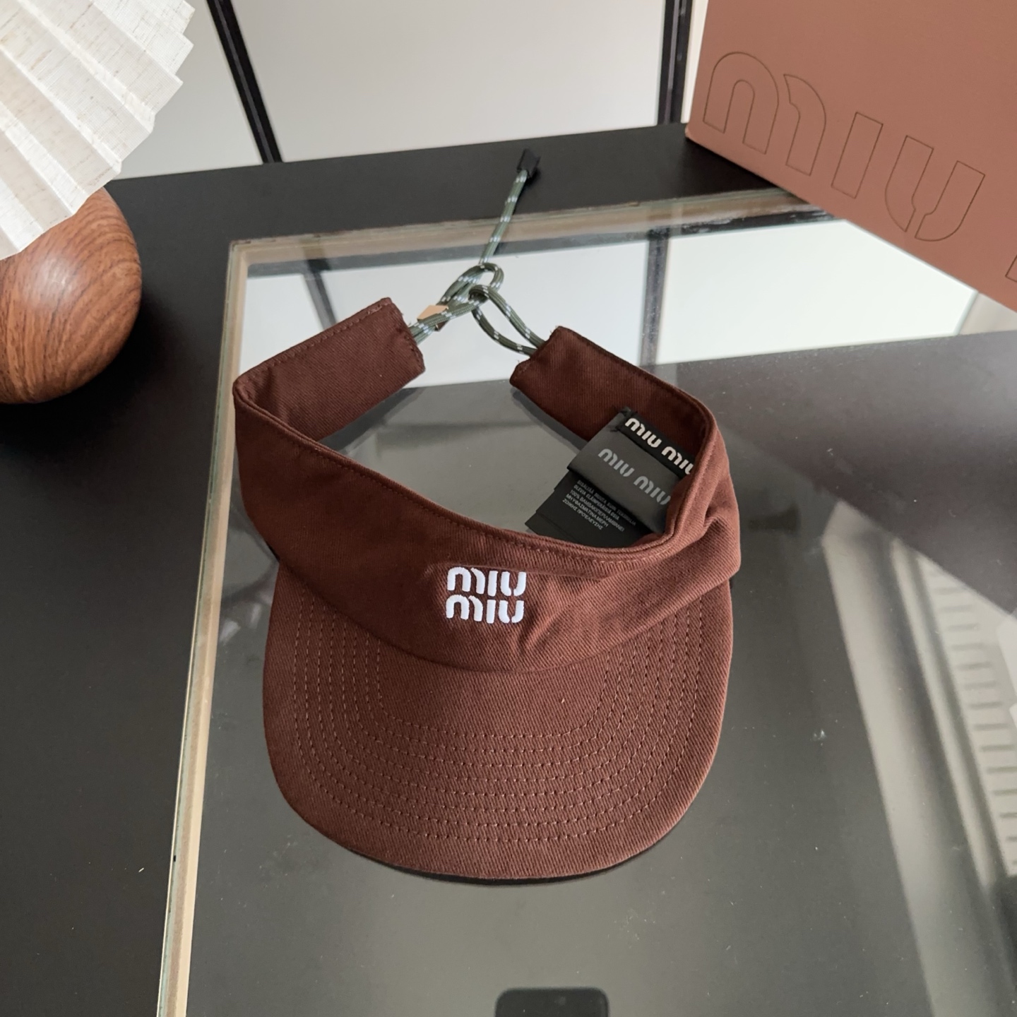 NO:825415,miumiu miumiu summer hollow hat, perfect for running and sun protection, a must-have item in summer, not stuffy to wear, very energetic, super invincible and good-looking hat, straw hat, fisherman hat, baseball cap, hat, miumiu, espadrilles, hats19860909miumiu 缪缪 夏季空顶帽,跑步遮阳防晒两不误,夏季必备单品,戴着不闷热,非常有活力的一款,超级无敌好看帽子草帽渔夫帽棒球帽,帽子,miumiu,espadrilles,hats,hat