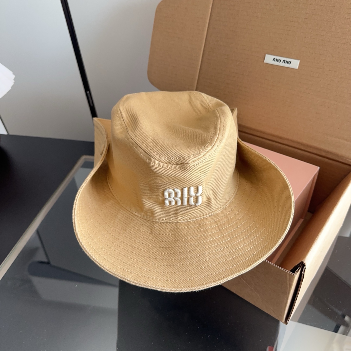 NO:883608,miumiu embroidered fisherman hat, super easy to match, get it now!  hat straw hat bucket hat baseball cap, hat, miumiu, espadrilles, hats19860909miumiu 缪缪 刺绣渔夫帽,超好搭配,赶紧入手！帽子草帽渔夫帽棒球帽,帽子,miumiu,espadrilles,hats,hat