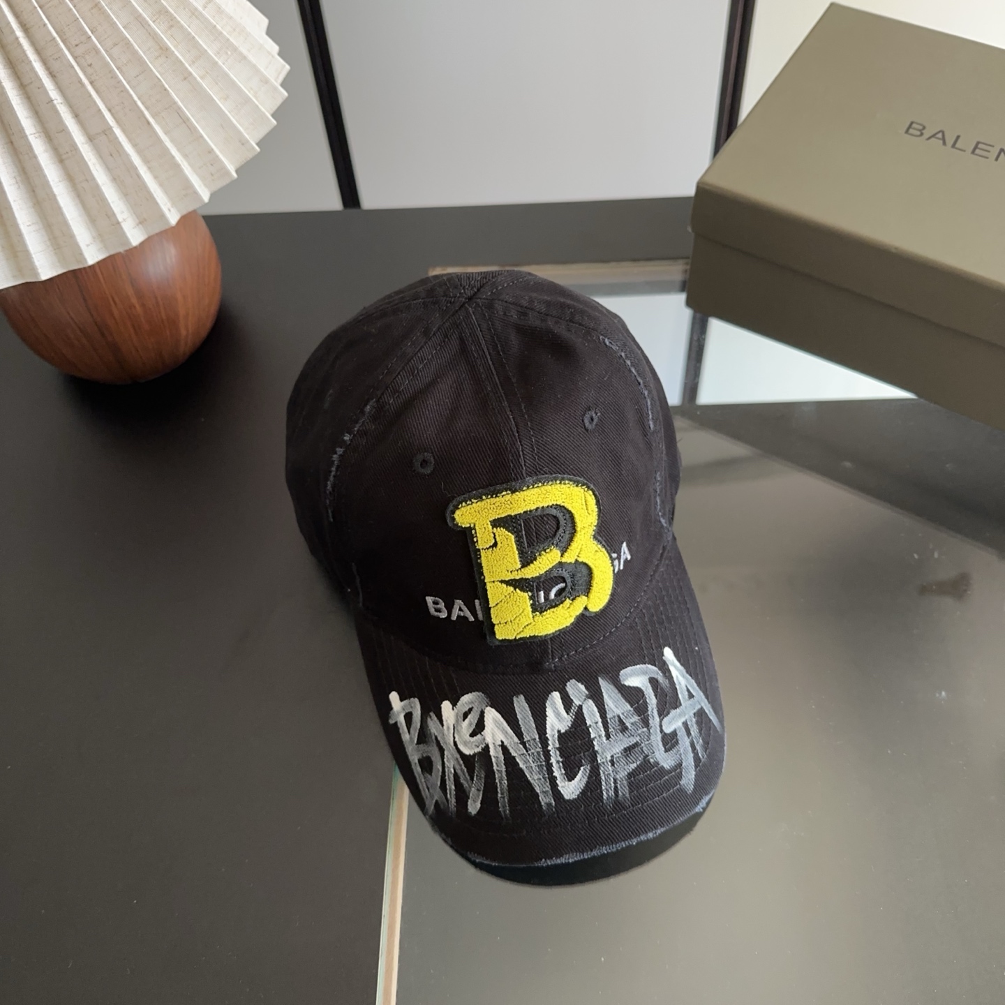 NO:883670,Balencia*a Balenciaga's new baseball cap with embroidered letters is ready for delivery in seconds. Simple, fashionable and super invincible and beautiful hat!  Couple style!  hat straw hat bucket hat baseball cap, hat, balenciaga, balenciaga, espadrilles, hats19860909Balencia*a 巴黎世家刺绣字母新款棒球帽 现货秒发简约时尚超级无敌好看的帽子！情侣款！帽子草帽渔夫帽棒球帽,帽子,balenciaga,balenciaga,espadrilles,hats,hat