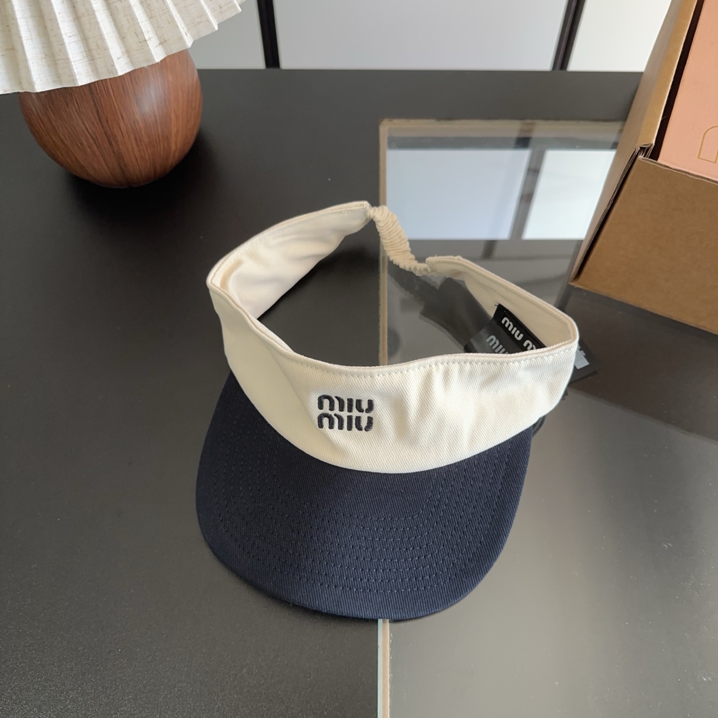 miumiu 缪缪 夏季空顶帽，跑步遮阳防晒两不误，夏季必备单品，戴着不闷热，非常有活力的一款，超级无敌
