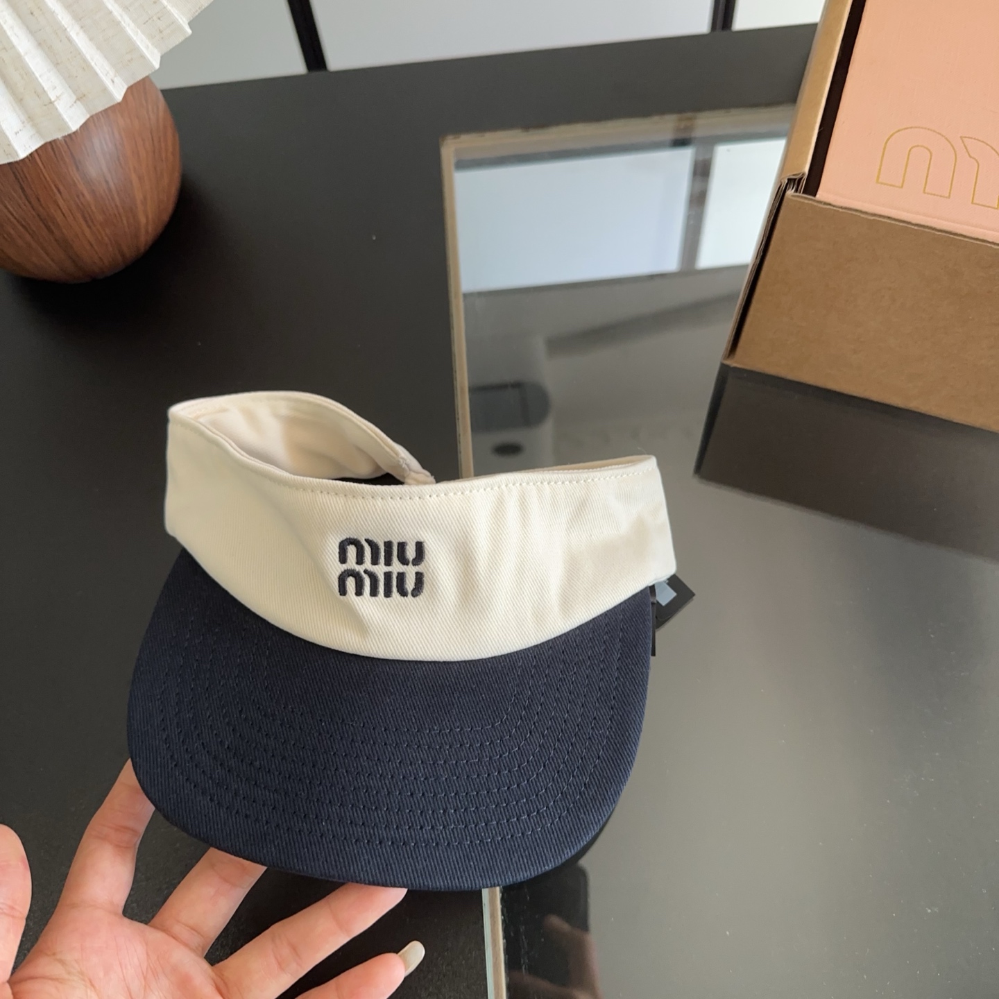 miumiu 缪缪 夏季空顶帽，跑步遮阳防晒两不误，夏季必备单品，戴着不闷热，非常有活力的一款，超级无敌
