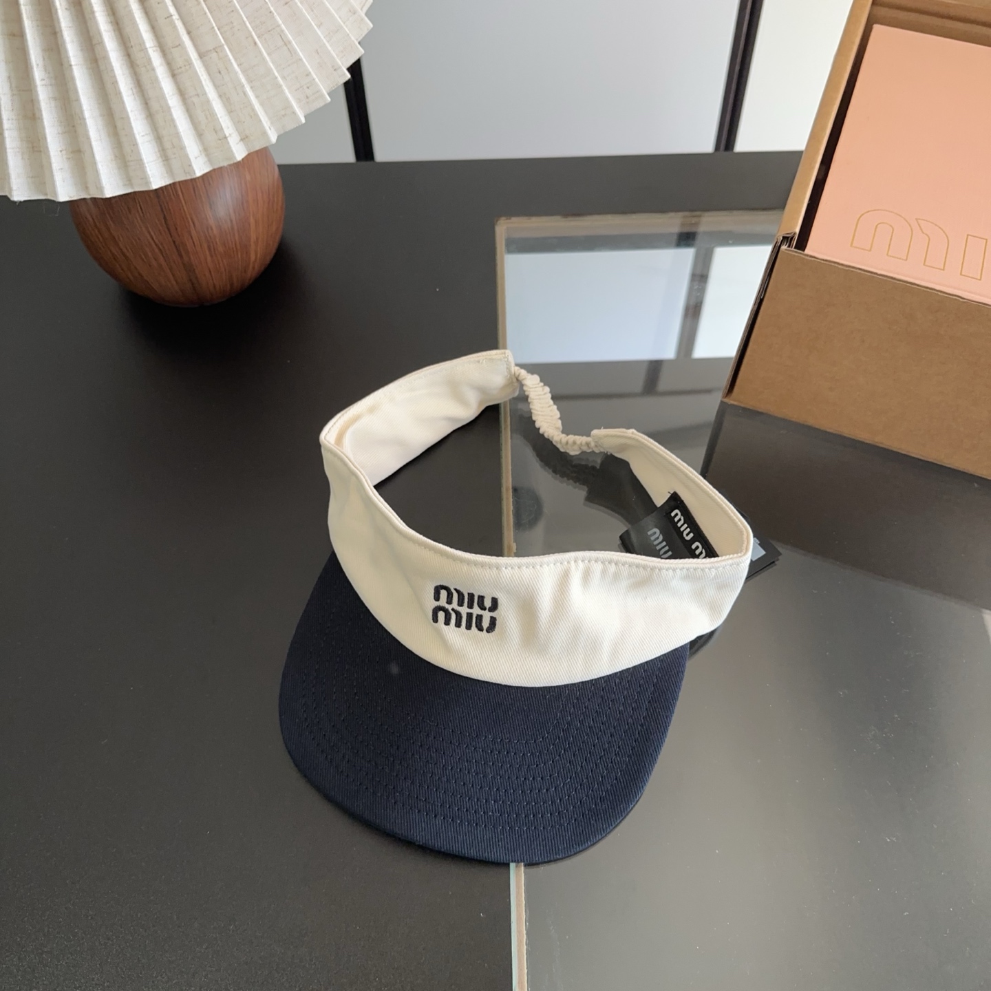 miumiu 缪缪 夏季空顶帽，跑步遮阳防晒两不误，夏季必备单品，戴着不闷热，非常有活力的一款，超级无敌