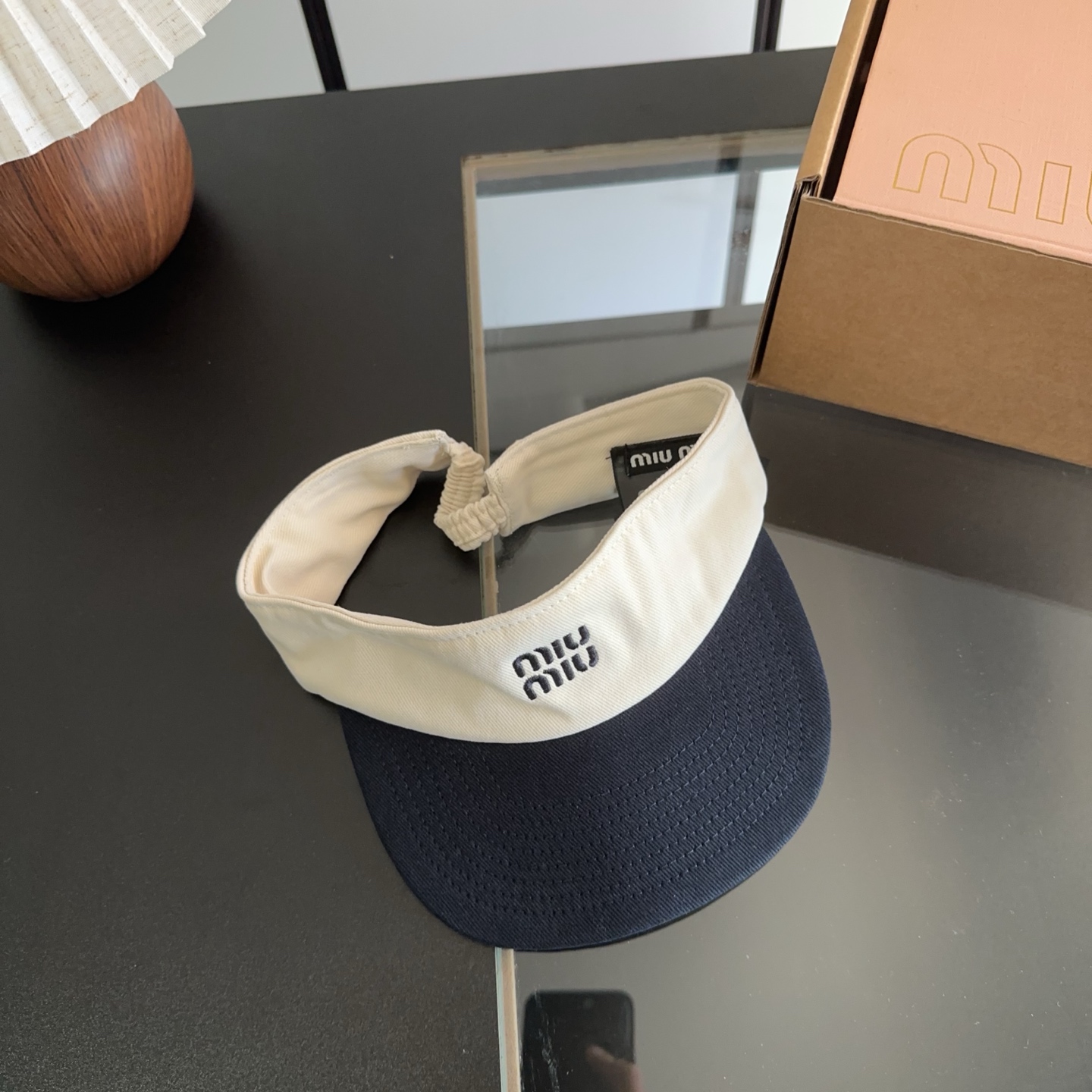 miumiu 缪缪 夏季空顶帽，跑步遮阳防晒两不误，夏季必备单品，戴着不闷热，非常有活力的一款，超级无敌