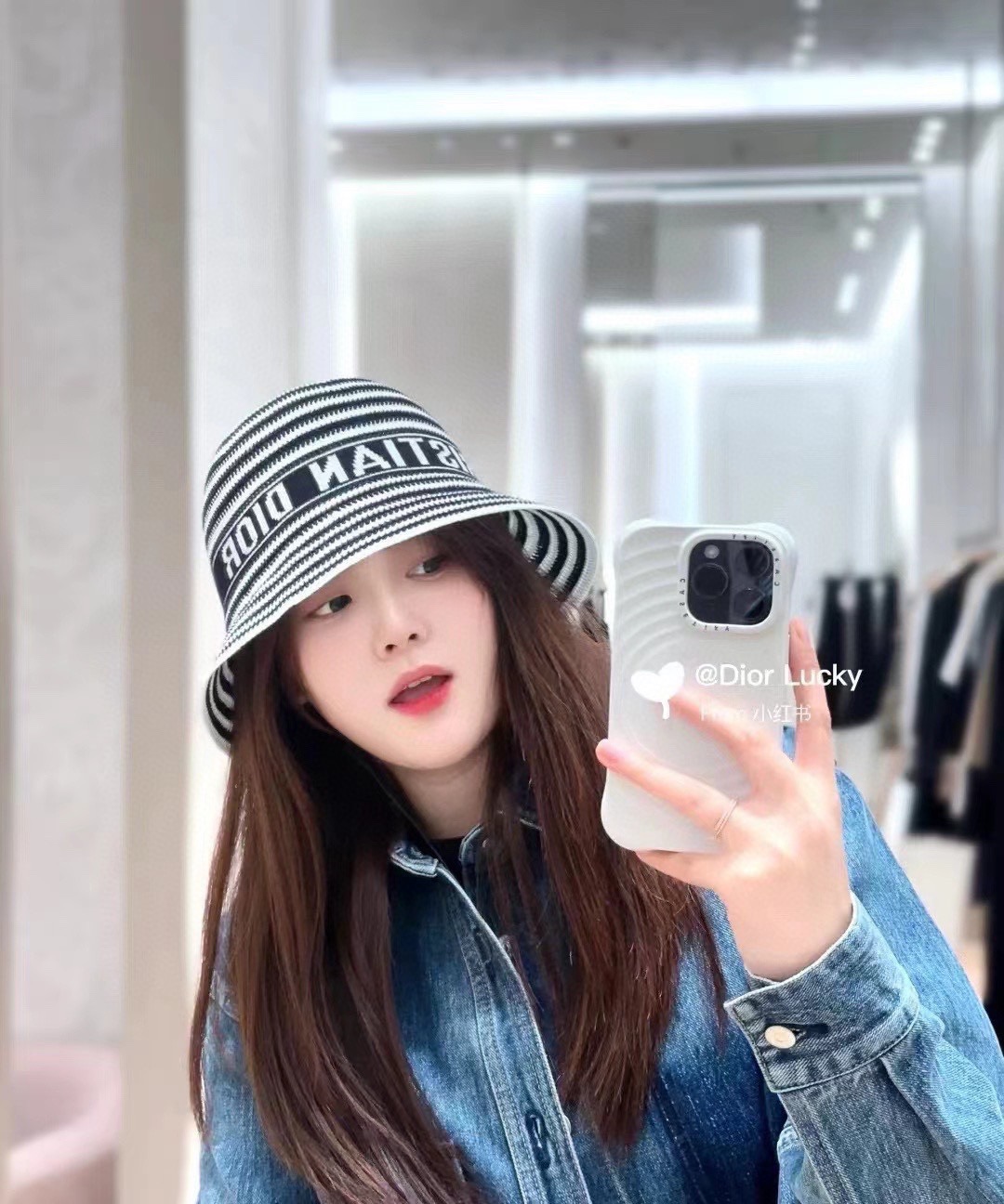 迪奥🌝 春款桶帽超温柔的一顶水桶帽🤳❤️❤️太爱了~帽子立体有型 圆脸/方脸 素颜都能戴 超级显脸小搭配
