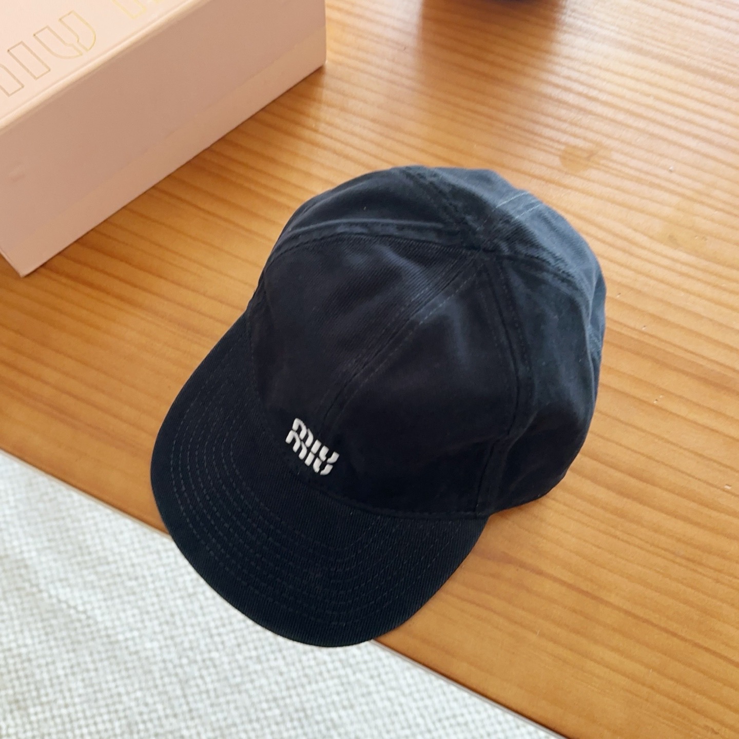 Miumiu缪缪 新款订单款刺绣棒球帽🧢大牌款超好搭配，赶紧入手！