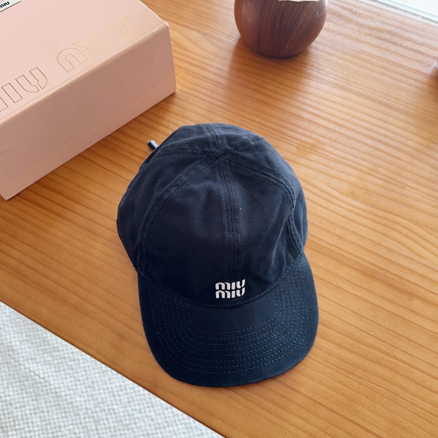 Miumiu缪缪 新款订单款刺绣棒球帽🧢大牌款超好搭配，赶紧入手！