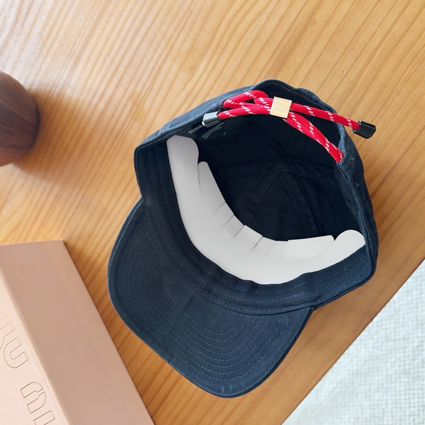 Miumiu缪缪 新款订单款刺绣棒球帽🧢大牌款超好搭配，赶紧入手！