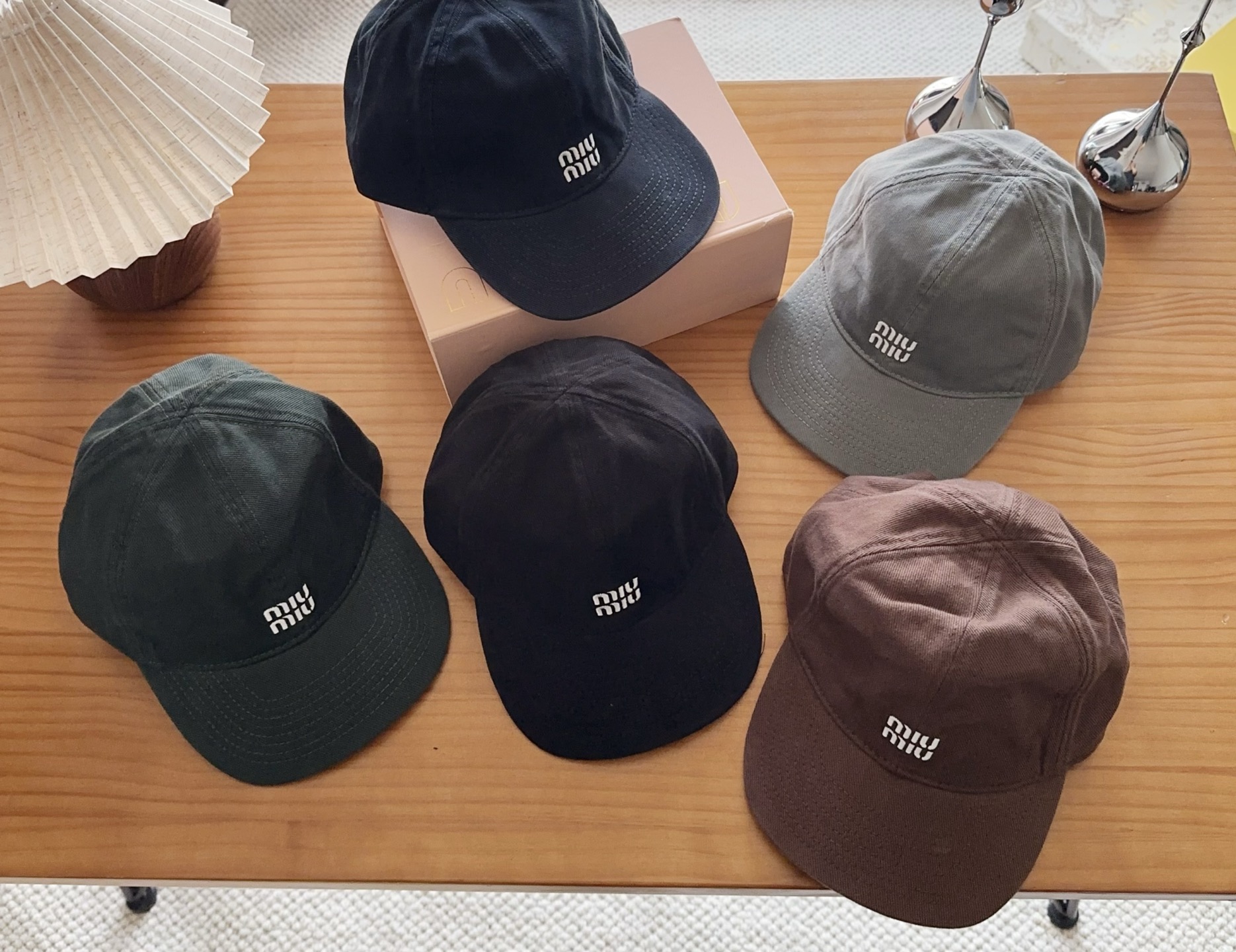 Miumiu缪缪 新款订单款刺绣棒球帽🧢大牌款超好搭配，赶紧入手！