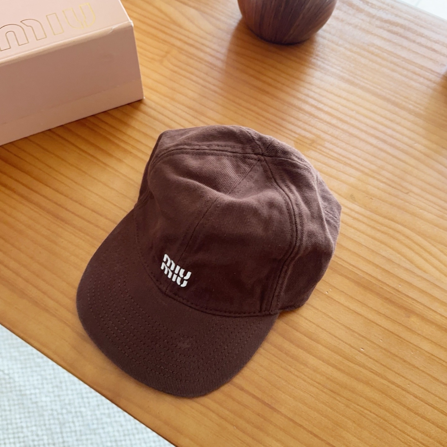 Miumiu缪缪 新款订单款刺绣棒球帽🧢大牌款超好搭配，赶紧入手！