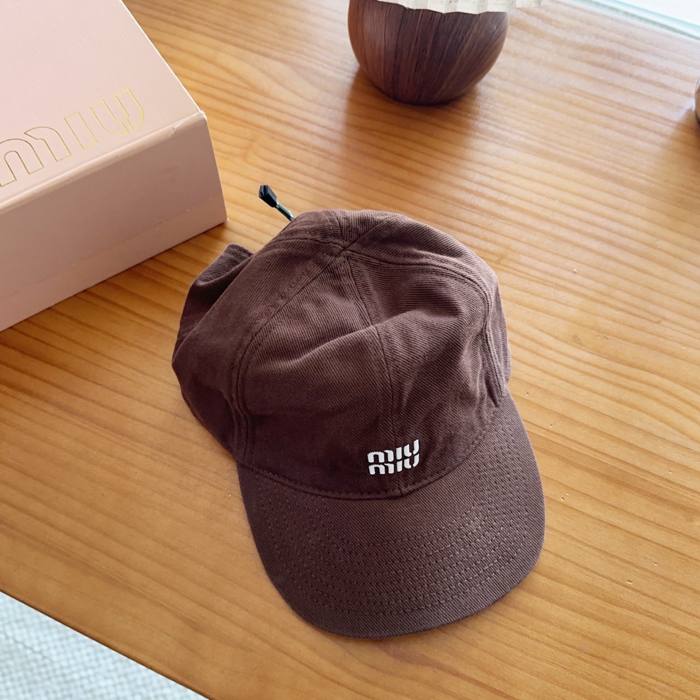 Miumiu缪缪 新款订单款刺绣棒球帽🧢大牌款超好搭配，赶紧入手！