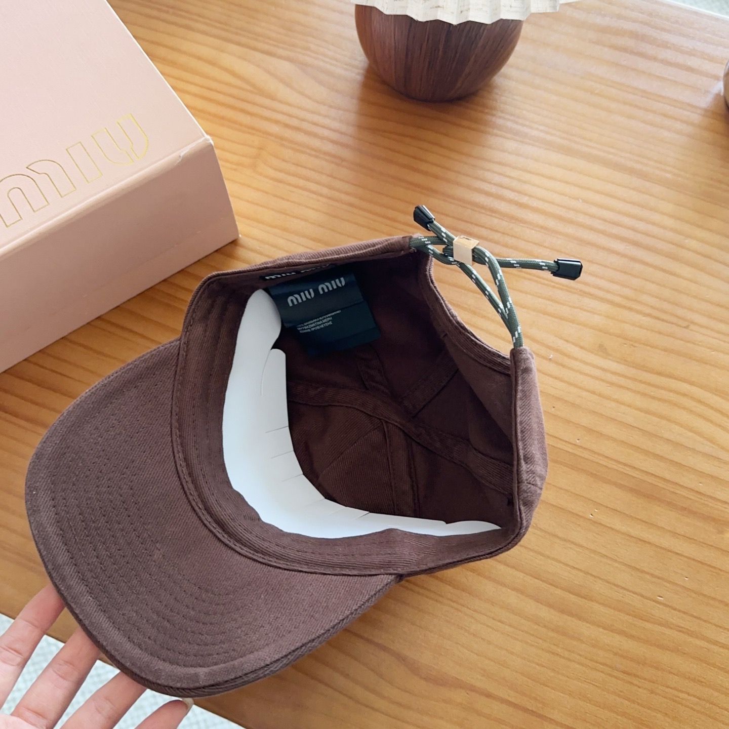 Miumiu缪缪 新款订单款刺绣棒球帽🧢大牌款超好搭配，赶紧入手！