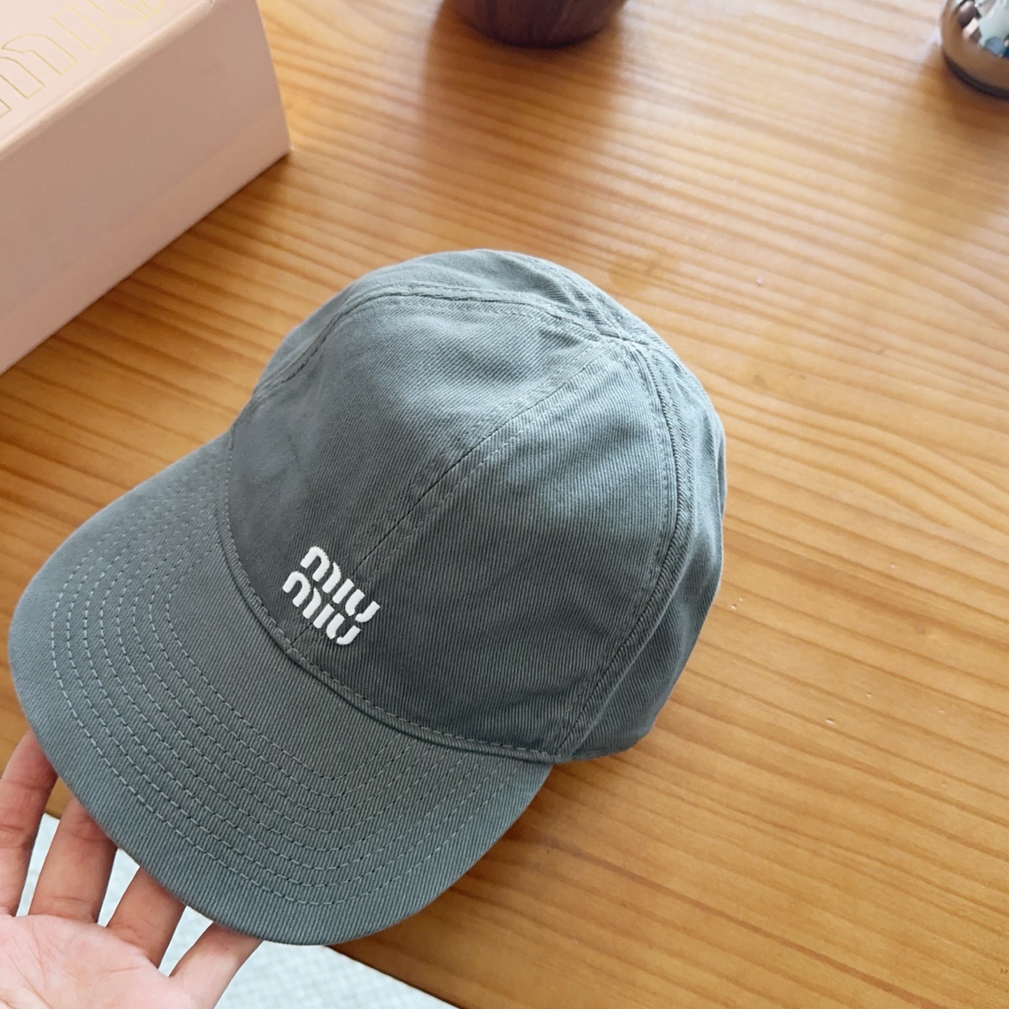 Miumiu缪缪 新款订单款刺绣棒球帽🧢大牌款超好搭配，赶紧入手！