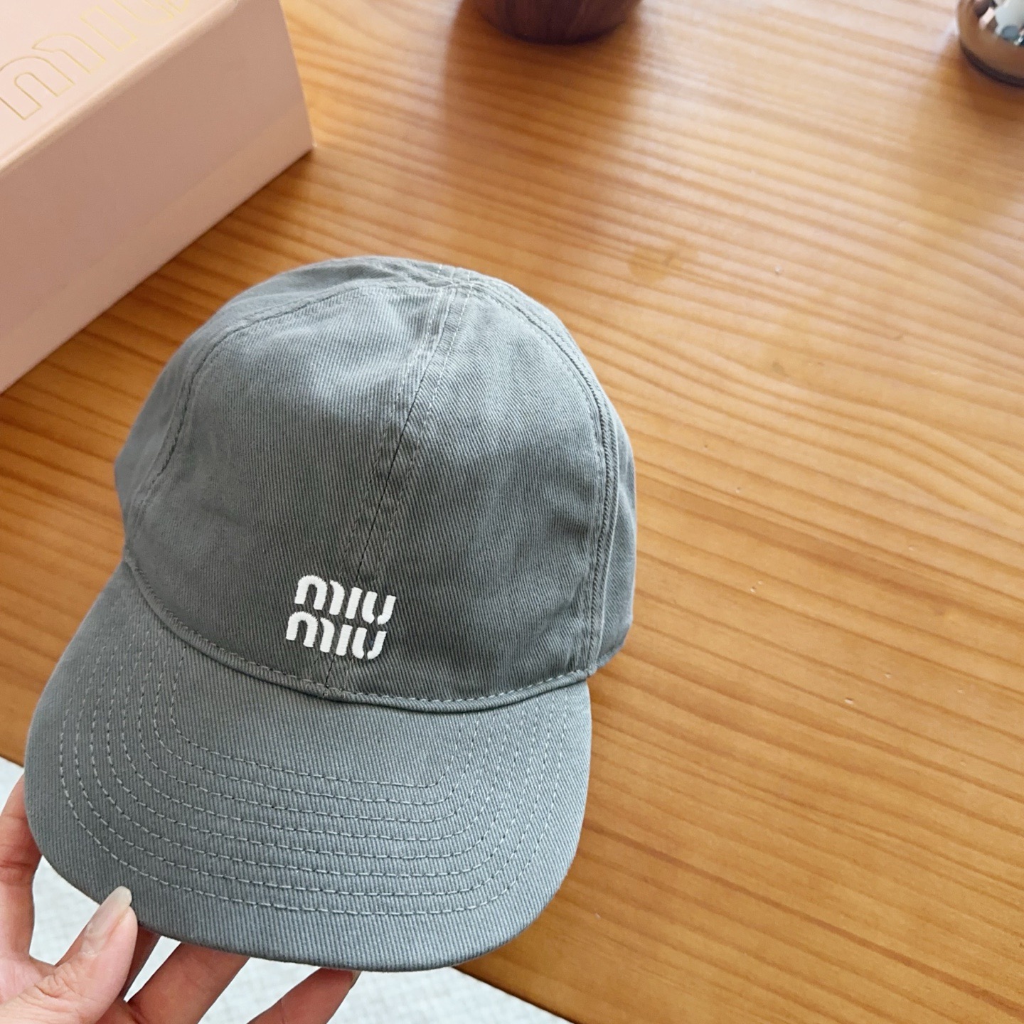 Miumiu缪缪 新款订单款刺绣棒球帽🧢大牌款超好搭配，赶紧入手！