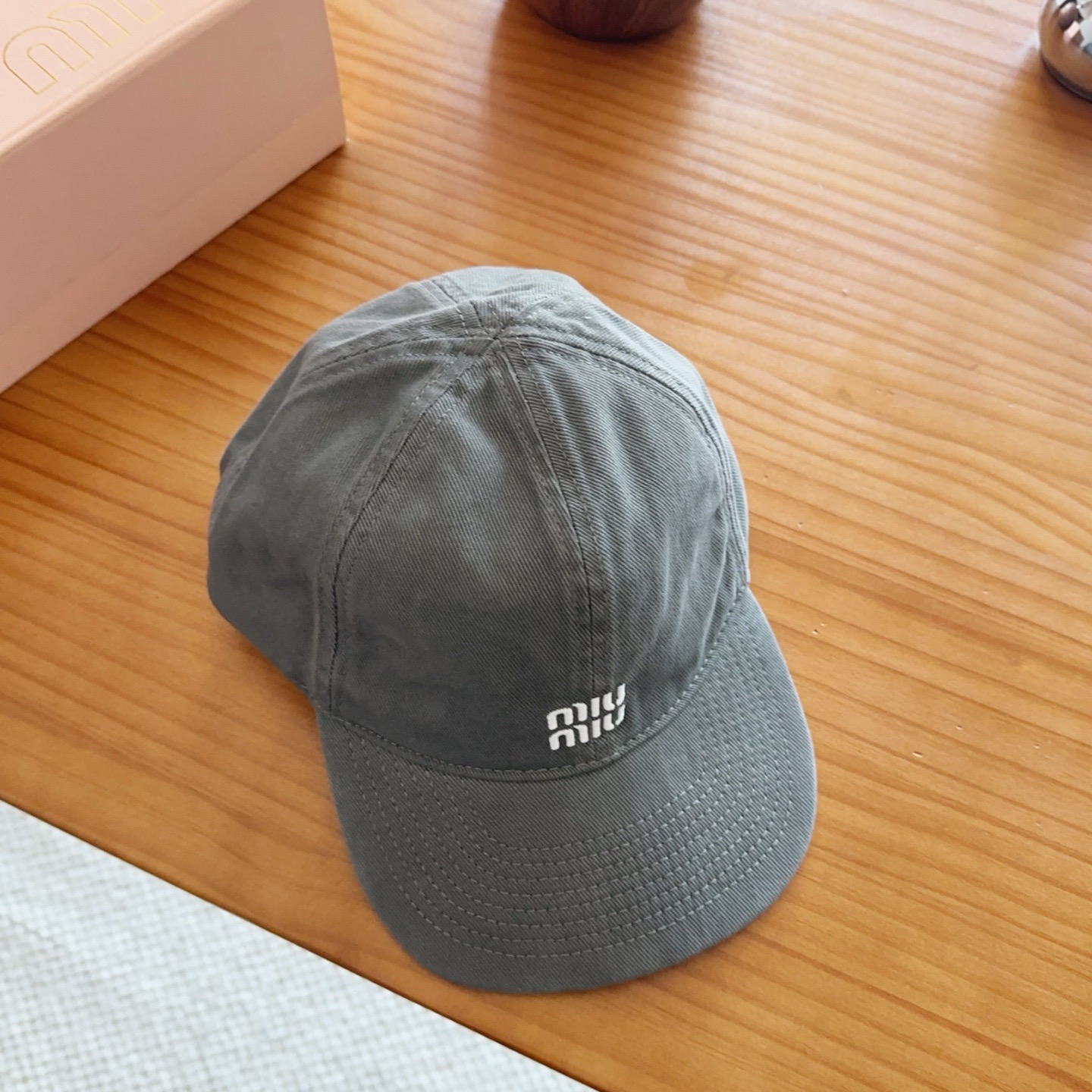Miumiu缪缪 新款订单款刺绣棒球帽🧢大牌款超好搭配，赶紧入手！