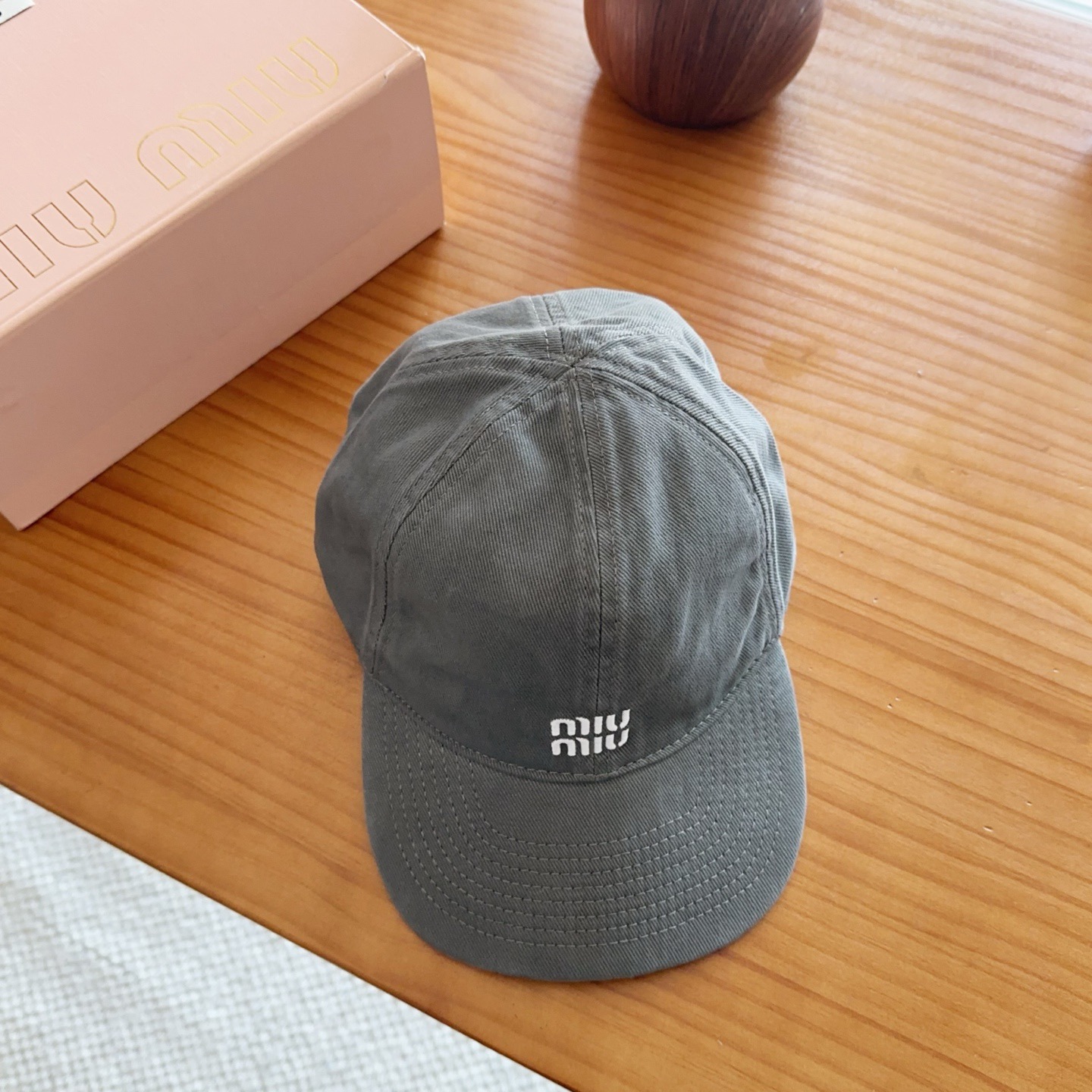 Miumiu缪缪 新款订单款刺绣棒球帽🧢大牌款超好搭配，赶紧入手！