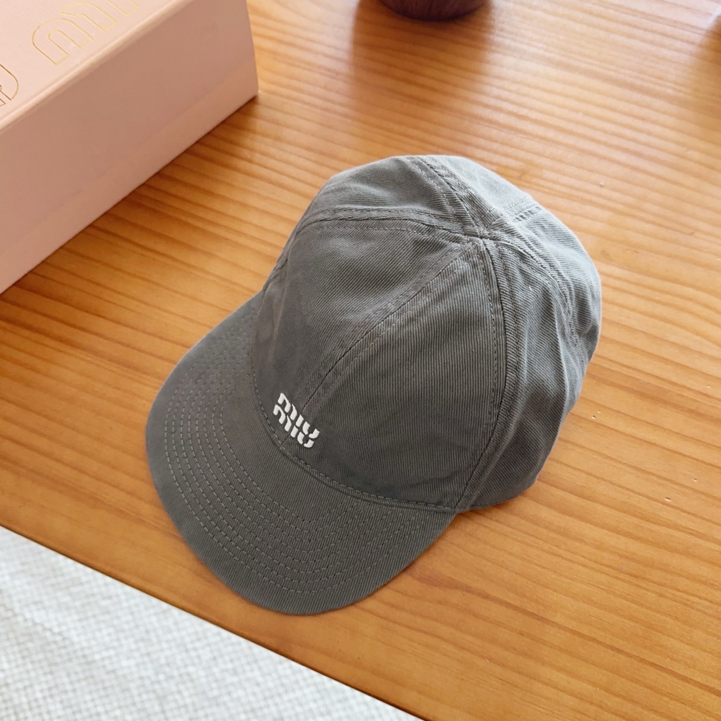 Miumiu缪缪 新款订单款刺绣棒球帽🧢大牌款超好搭配，赶紧入手！