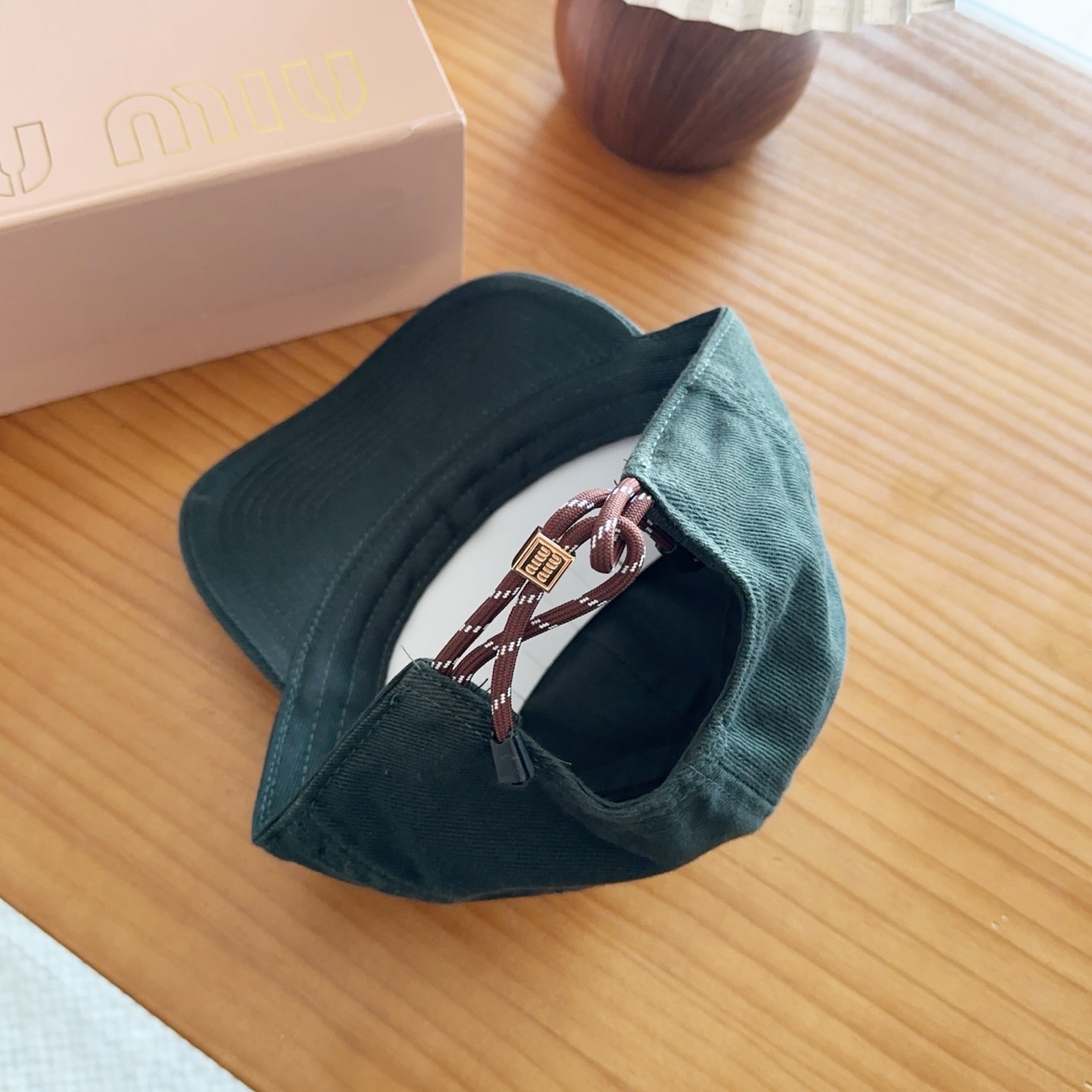 Miumiu缪缪 新款订单款刺绣棒球帽🧢大牌款超好搭配，赶紧入手！