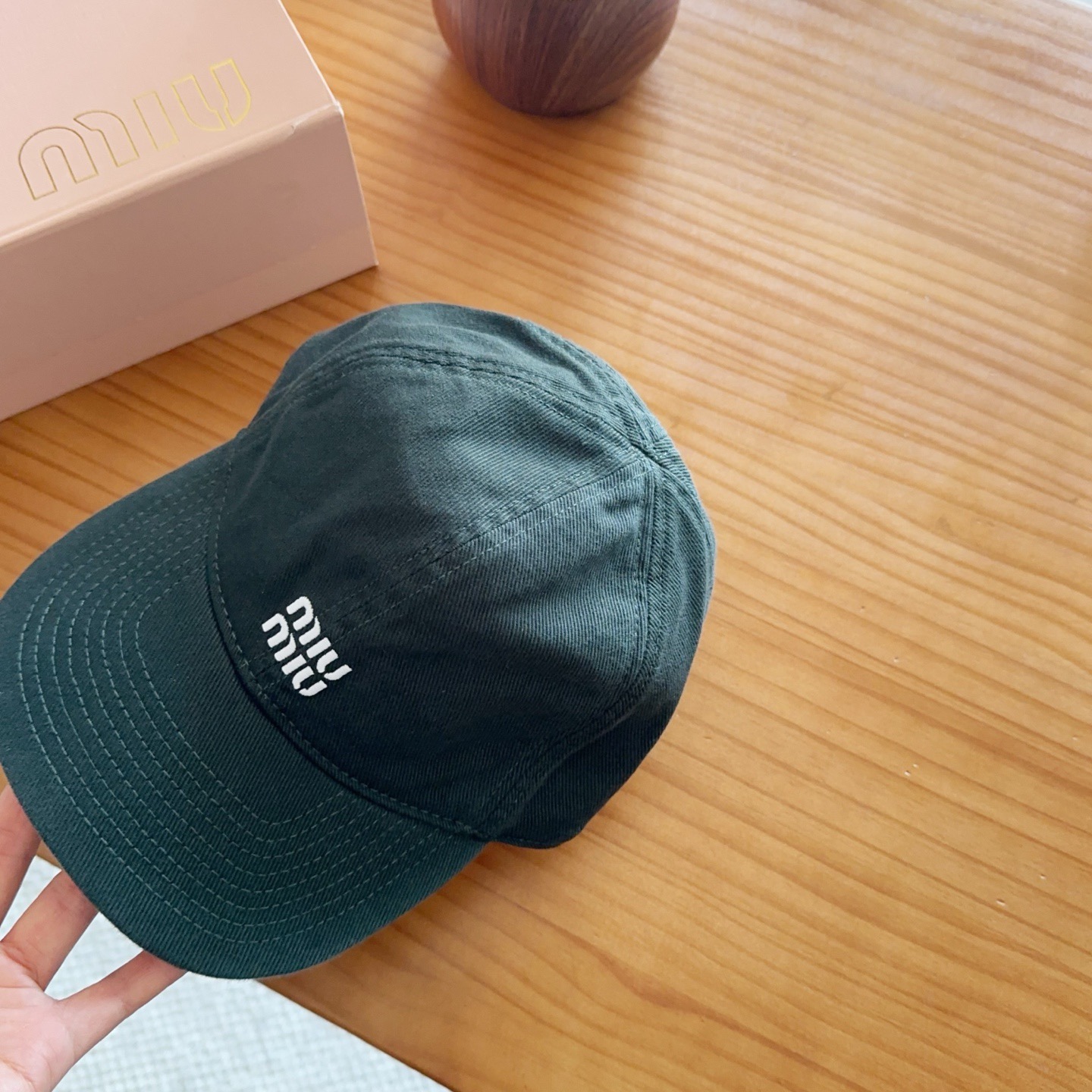 Miumiu缪缪 新款订单款刺绣棒球帽🧢大牌款超好搭配，赶紧入手！
