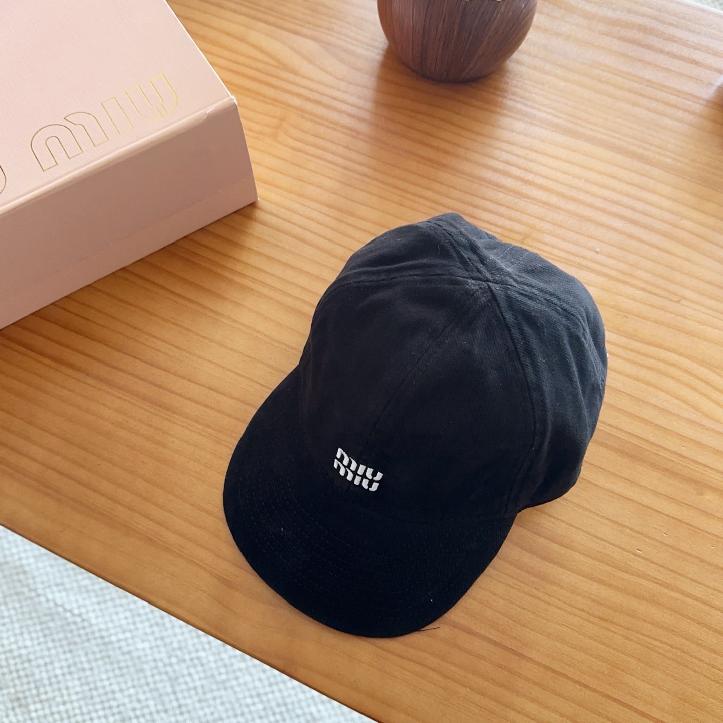 Miumiu缪缪 新款订单款刺绣棒球帽🧢大牌款超好搭配，赶紧入手！