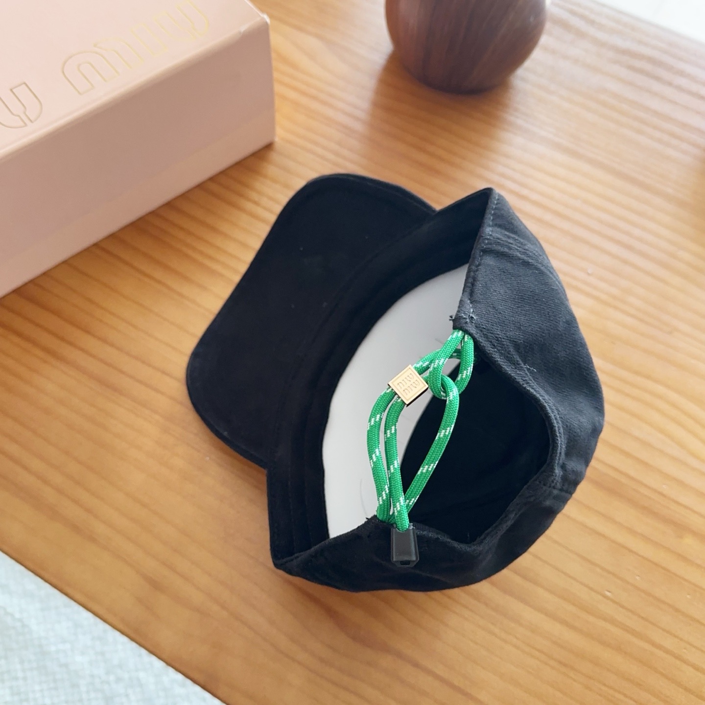 Miumiu缪缪 新款订单款刺绣棒球帽🧢大牌款超好搭配，赶紧入手！