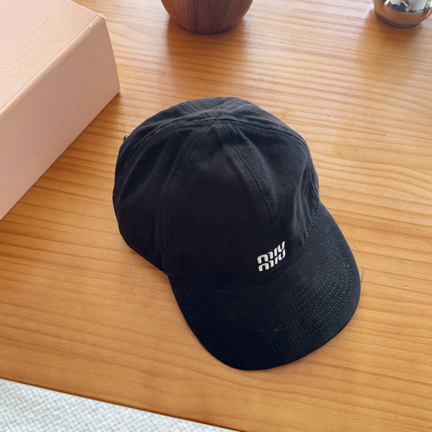 Miumiu缪缪 新款订单款刺绣棒球帽🧢大牌款超好搭配，赶紧入手！