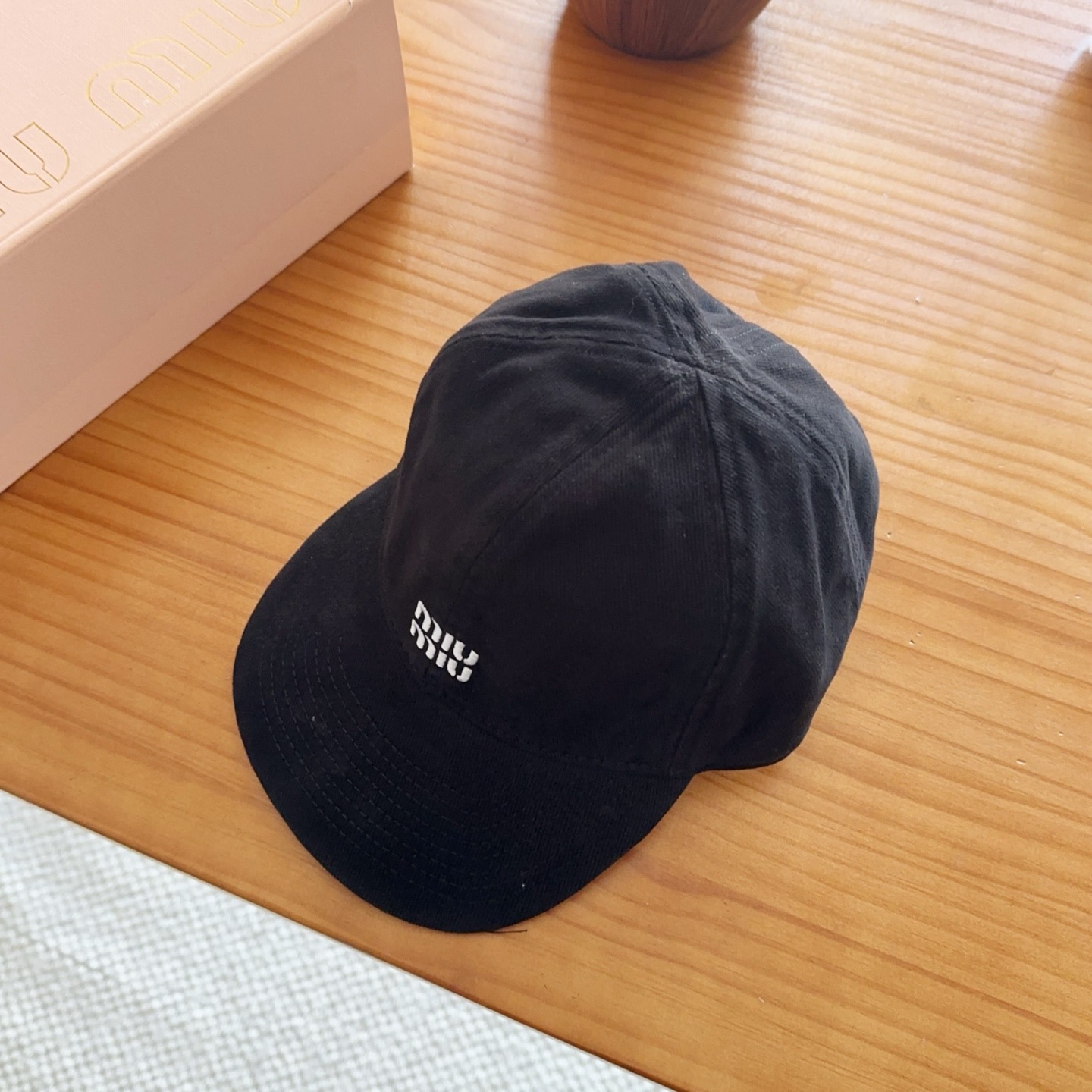 Miumiu缪缪 新款订单款刺绣棒球帽🧢大牌款超好搭配，赶紧入手！