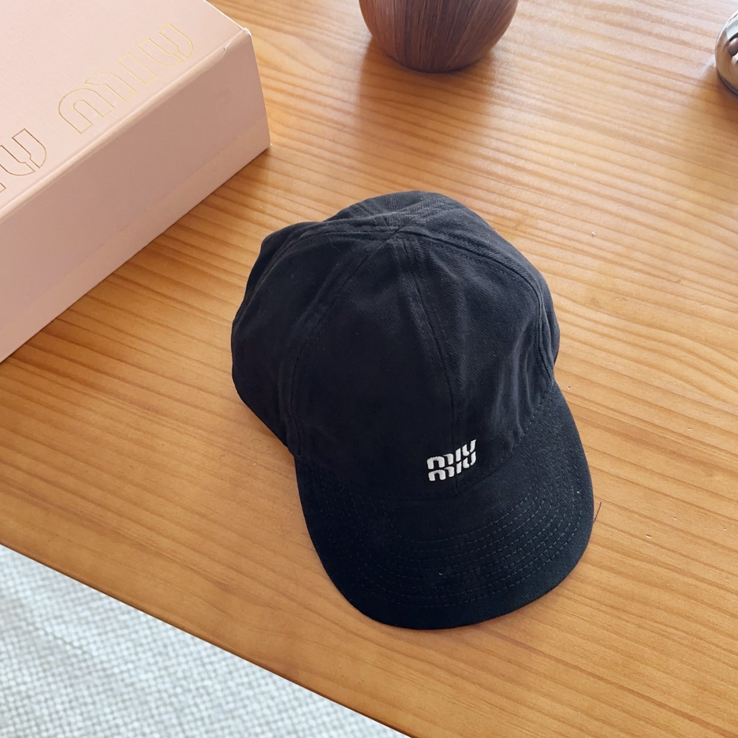 Miumiu缪缪 新款订单款刺绣棒球帽🧢大牌款超好搭配，赶紧入手！