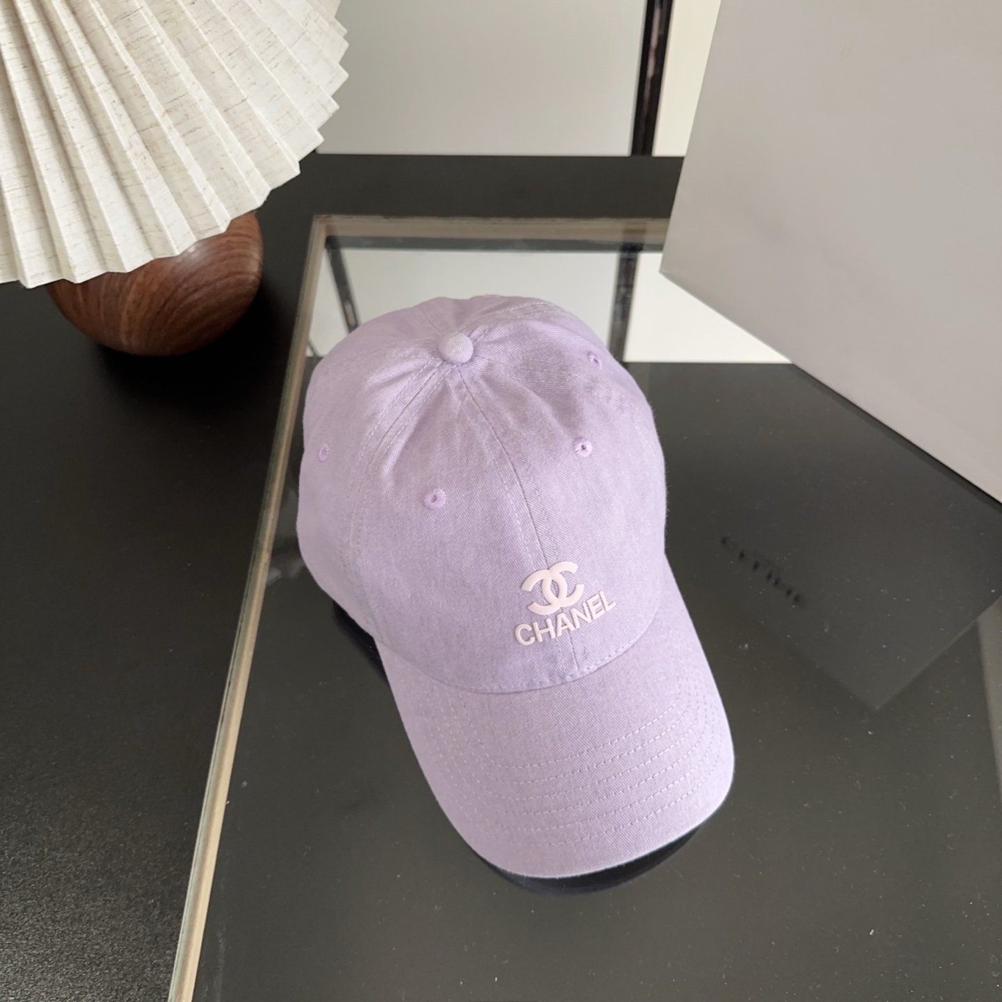 CHANEL香奈儿早春新款🆕节假日旅游带它出去美美哒❕  中古款哟.这种帽子不容易撞款 😬 现货