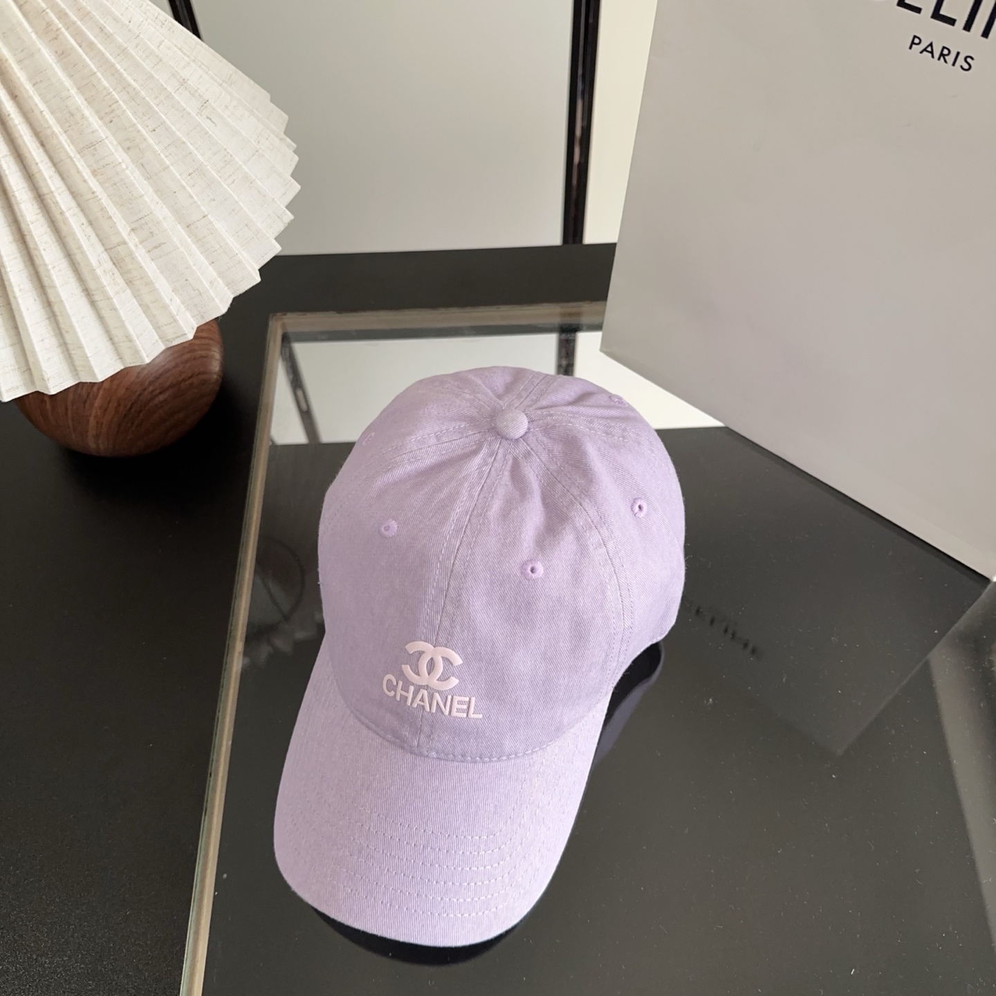 CHANEL香奈儿早春新款🆕节假日旅游带它出去美美哒❕  中古款哟.这种帽子不容易撞款 😬 现货