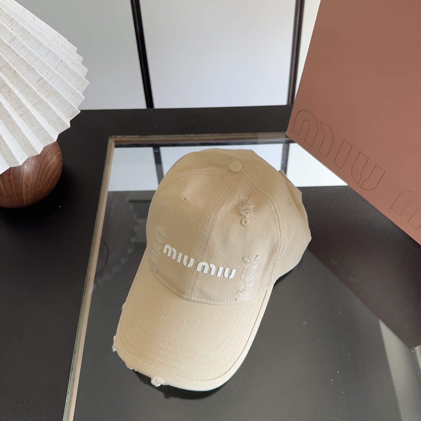 NO:883703,miumiu Miu Miu's new baseball cap, synchronized with big brands, super easy to match, now shipped!  hat straw hat bucket hat baseball cap, hat, miumiu, espadrilles, hats19860909miumiu 缪缪 新款棒球帽,大牌同步,超好搭配,出货！帽子草帽渔夫帽棒球帽,帽子,miumiu,espadrilles,hats,hat