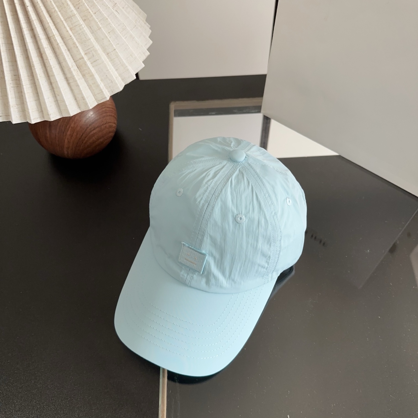 NO:883767,New baseball cap ~ same style for men and women!  One size fits all  This baseball cap is the same style for men and women, with a six-piece splicing design. There is a small square smiley face logo on the front, and the smiley face pattern is also very lively and cute. The cap has an adjustable head and tail, suitable for people of different head sizes, and the one-size-fits-all design makes it easier to choose. There is also a brand emoticon smiley face on the back and side of the hat, showing fashion and personality.  It has a unique brand temperament. This hat is also equipped with the necessary curved brim of a baseball cap, which can well block the sun and wind and rain, and protect the facial skin. In short, this Acne brand baseball cap has both a fashionable appearance design and practical functionality, which is very suitable for going out for sports or leisure wear.  It is made of customer-supplied materials ~ it is soft and can be folded casually and placed in the bag, which is super convenient. It is not too picky to match. It is the same style for both men and women ~ it looks great when worn ~ boys are handsome and girls age-reducing. I sincerely recommend it to everyone! The six-piece baseball cap is very classic and supportive!  The inside is all hemmed, and the fit is very good. It doesn’t matter your face shape~~it’s a savior without makeup!  The shape is very good. When you put it on, your big head will instantly look smaller. It goes well with any clothes. You can just throw it on and go out without washing your hair!  You can buy an excellent hat with the right shape. It has an unconventional design and looks slimmer. The sweat-absorbent band on the inside is light in texture and very breathable!  Super cost-effective, it’s great to keep for yourself and give to friends!  hat straw hat bucket hat baseball cap,hat,acne studios,espadrilles,hats19860909新款棒球帽 ～男女同款！均码 这款棒球帽是男女同款,采用六片式拼接设计,正面有小方形笑脸徽标,笑脸图案也十分活泼可爱.帽尾可调式头尾,适合不同头围大小的人群,均码设计更方便选择.帽子侧后侧方还有品牌表情笑脸,展现时尚、个性的品牌气质.此款帽子还配备了棒球帽必备的弯曲帽檐,能够很好地遮挡阳光和风雨,保护脸部肌肤.总之,这款acne品牌的棒球帽既有时尚的外观设计,又具有实用的功能性,非常适合出门运动或休闲搭配. 采用客供材质～软软的,可以随性的折叠放在包包里,超级超级方便的.搭配也不会太挑,男女同款～戴起来都很好看～男生帅气,女生减龄诚意推荐给大家! 六片棒球帽版型很经典,有支撑性！内里全部包边,版型很是不错,不挑脸型～～简直是素颜救星！型很是不错,大头戴上立马变小头,无论什么衣服都很好搭,没洗头随便一带就爽快出门了！优秀的帽型一买一个准,不踩雷的设计,视觉显瘦.内侧吸汗带,质地轻盈,透气性非常好！超高性价比 自留送朋友都很赞啊！帽子草帽渔夫帽棒球帽,帽子,acne studios,espadrilles,hats,hat