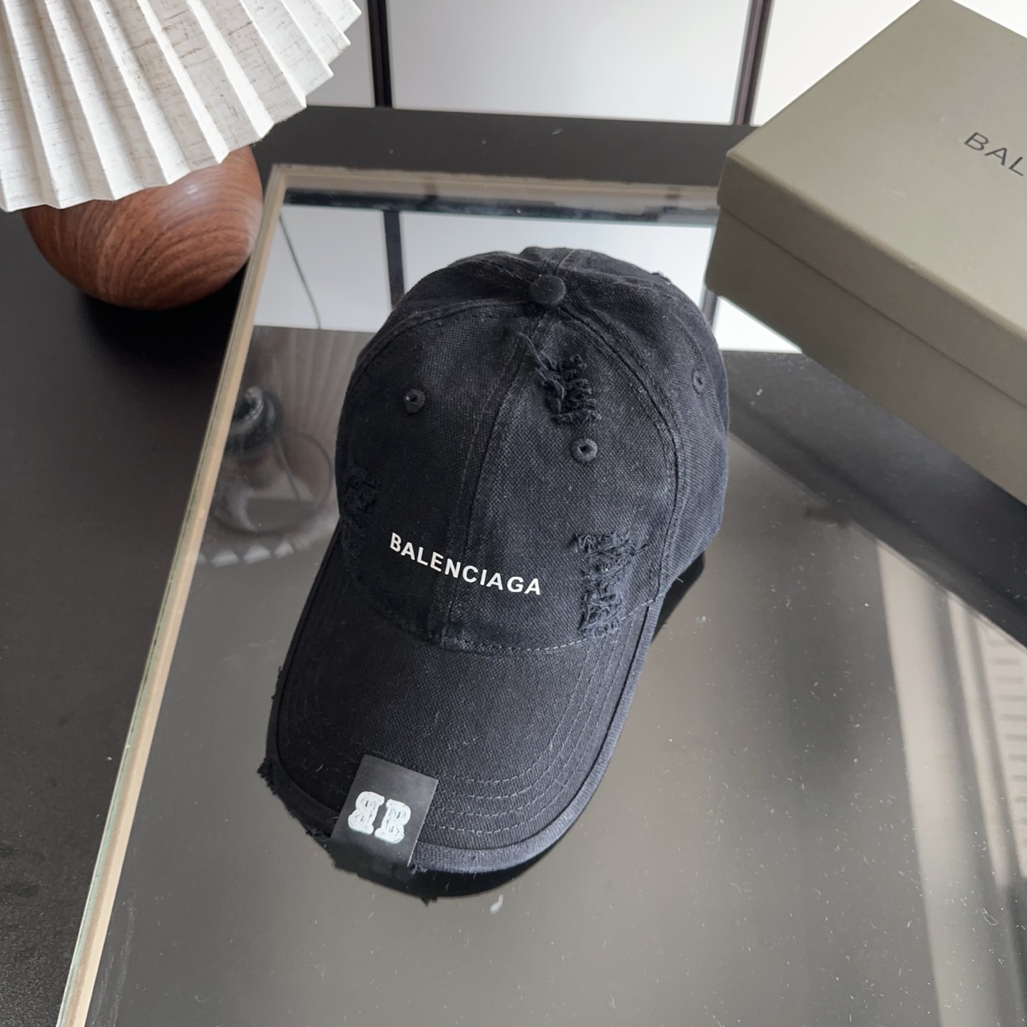 NO:883724,Balencia*a Balenciaga's new baseball cap with embroidered letters is ready for delivery in seconds. Simple, fashionable and super invincible and beautiful hat!  Couple style!  hat straw hat bucket hat baseball cap, hat, balenciaga, balenciaga, espadrilles, hats19860909Balencia*a 巴黎世家刺绣字母新款棒球帽 现货秒发简约时尚超级无敌好看的帽子！情侣款！帽子草帽渔夫帽棒球帽,帽子,balenciaga,balenciaga,espadrilles,hats,hat