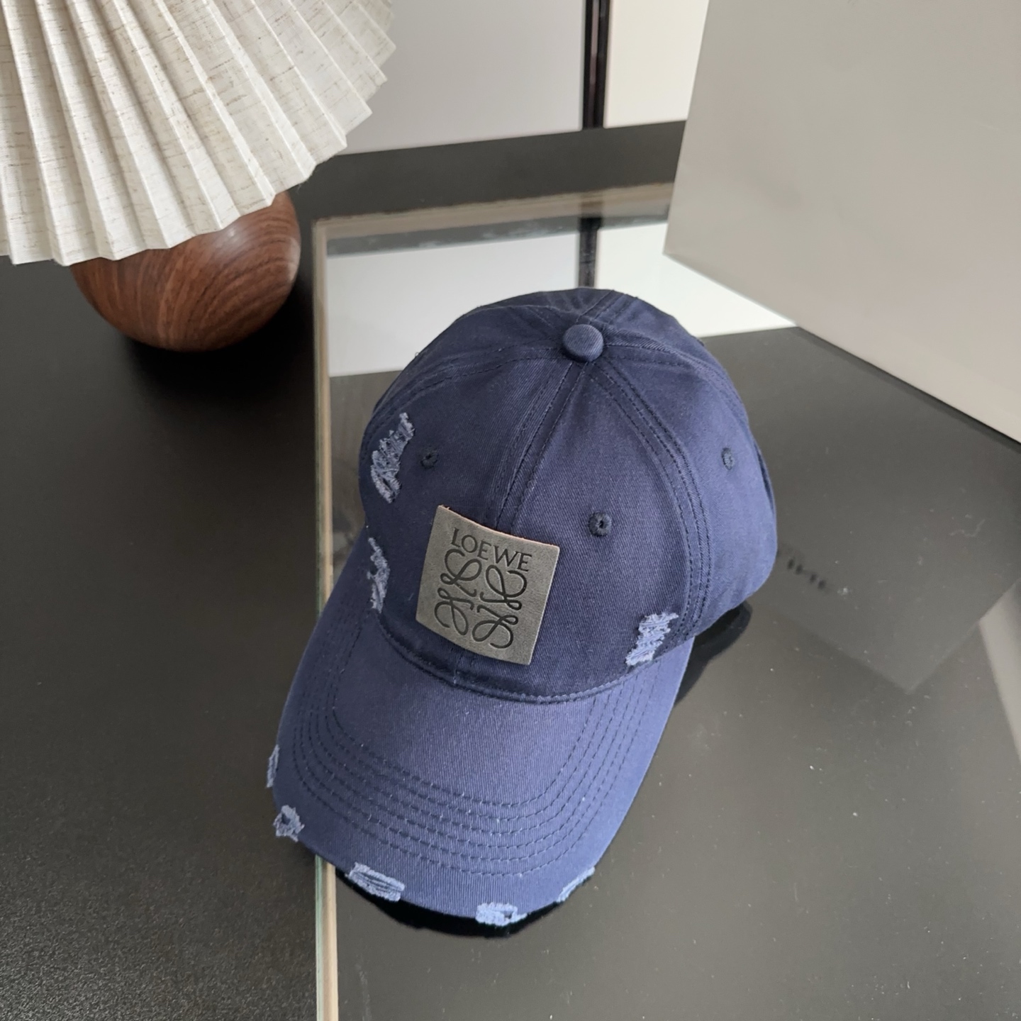NO:950487,Loewe's 26 spring baseballs are good-looking, sun-blocking and wind-blocking four-season style, close your eyes and you won't be confused!  The fit is quite wide and the fabric is very good. Hats, straw hats, fisherman hats, baseball caps, hats, loewe, loewe, espadrilles, hats19860909Loewe罗意威26春棒球们 颜值担当, 遮阳挡风的四季款,闭眼入 不会撞款喔！ 版型挺阔 面料很好喔帽子草帽渔夫帽棒球帽,帽子,loewe,loewe,espadrilles,hats,hat