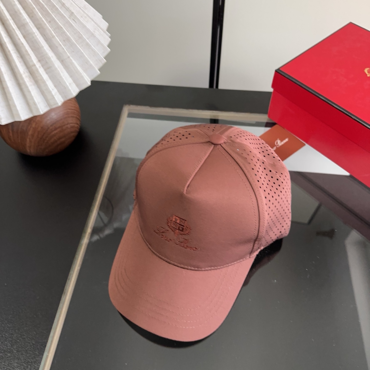 NO:883650,LP's new early spring Loro Piana new high-version baseball cap, synchronized with big brands, super easy to match, shipped!  hat straw hat bucket hat baseball cap,hat,loro piana,loro piana,espadrilles,hats19860909LP早春新款Loro Piana(诺悠翩雅)新款高版本棒球帽,大牌同步,超好搭配,出货！帽子草帽渔夫帽棒球帽,帽子,loro piana,loro piana,espadrilles,hats,hat