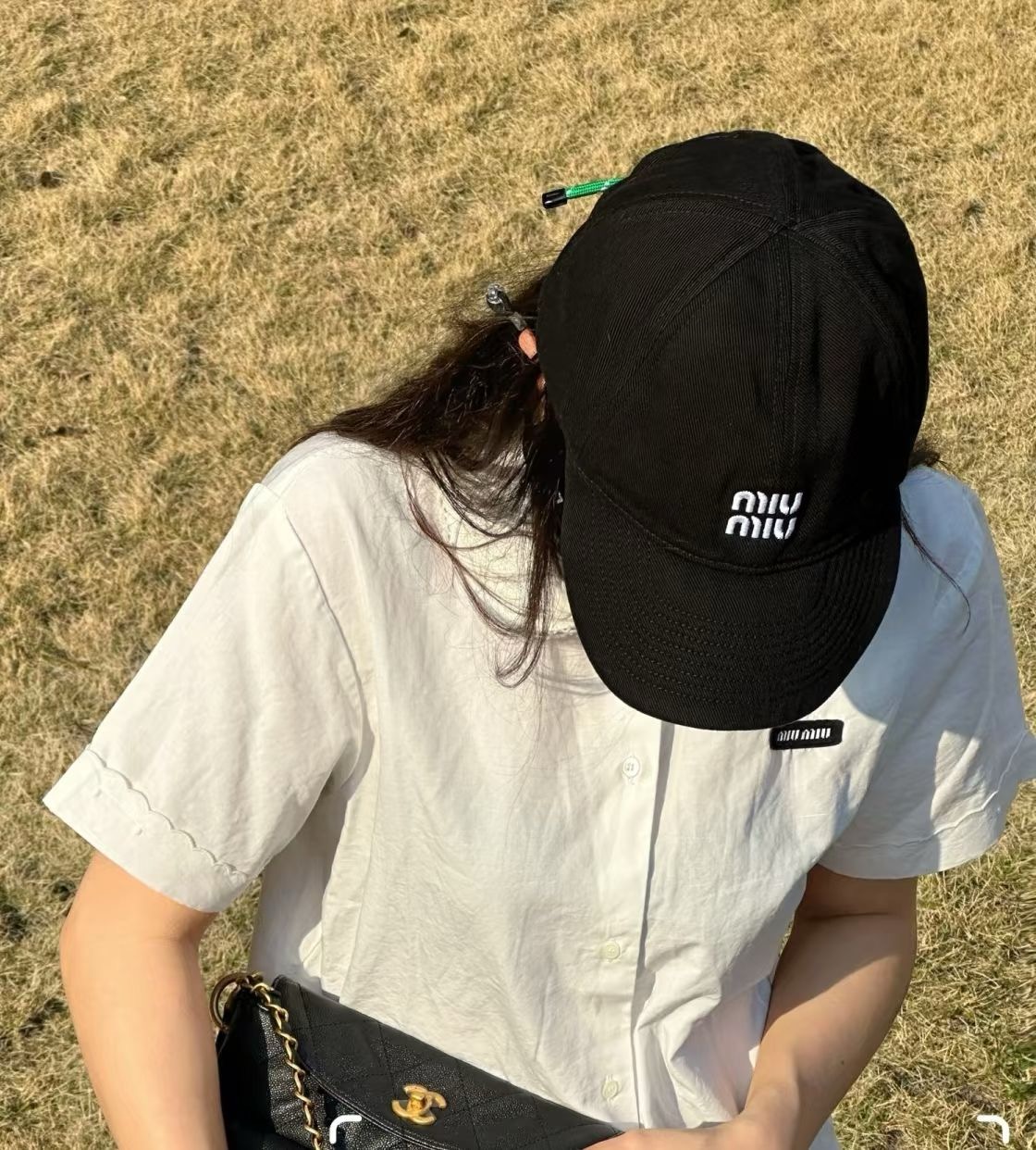 NO:949515,Miumiu's new custom-made embroidered baseball caps are super easy to match, so hurry up and get them!  hat straw hat bucket hat baseball cap, hat, miumiu, espadrilles, hats19860909Miumiu缪缪 新款订单款刺绣棒球帽大牌款超好搭配,赶紧入手！帽子草帽渔夫帽棒球帽,帽子,miumiu,espadrilles,hats,hat