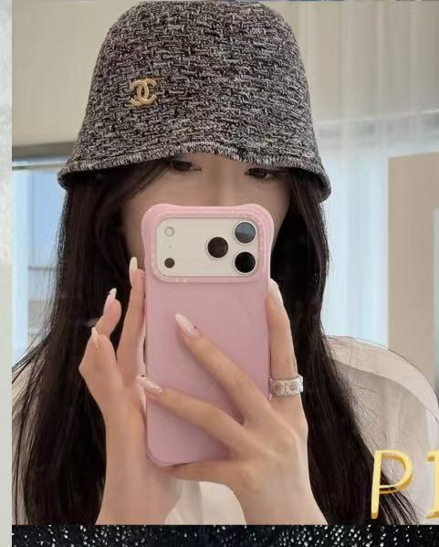 NO:897348,Chanel’s new bucket hat~simple and so beautiful!  Full of spring and summer atmosphere!  The upper body is a combination of American sweet and cool style and handsome workwear style!  It’s so high-end that it’s close to my heart. It’s also the favorite hat among fashionistas. Straw hats, fisherman hats, baseball caps, hats, chanel, espadrilles, hats19860909香奈儿 新款水桶帽～简约太好看啦！ 春夏氛围感满满！上身是美式甜酷风和帅气工装风碰到！简直高级到心坎上了也是潮人最爱帽子草帽渔夫帽棒球帽,帽子,chanel,espadrilles,hats,hat