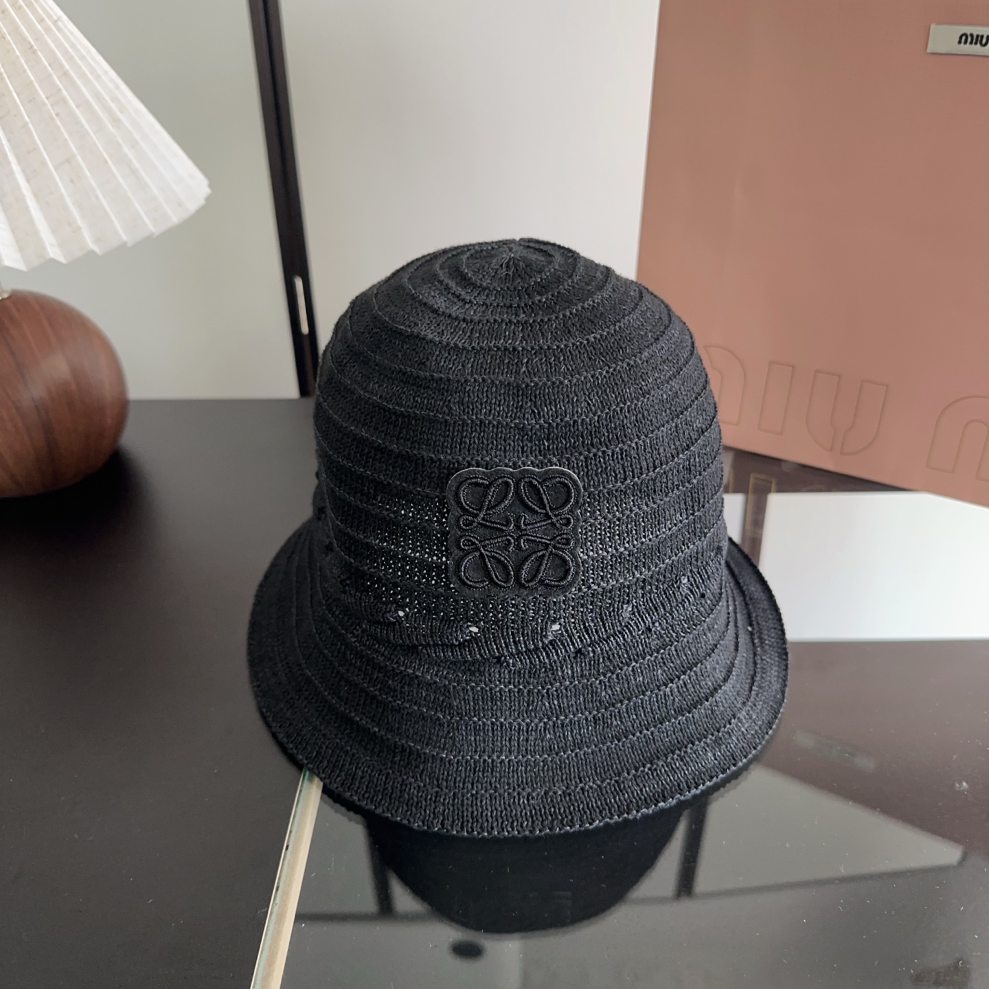 NO:897330,Luo Yigan bucket hat is a simple bucket hat that combines fashion and sun protection. It is a must-have for traveling and taking photos, a small hat that shows off your face, a straw hat, a bucket hat, a baseball cap, hat, loewe, espadrilles, hats19860909罗意感 渔夫帽 让兼顾时尚和遮阳的简约桶帽 出游拍照拗造型必备敲显脸小帽子草帽渔夫帽棒球帽,帽子,loewe,espadrilles,hats,hat