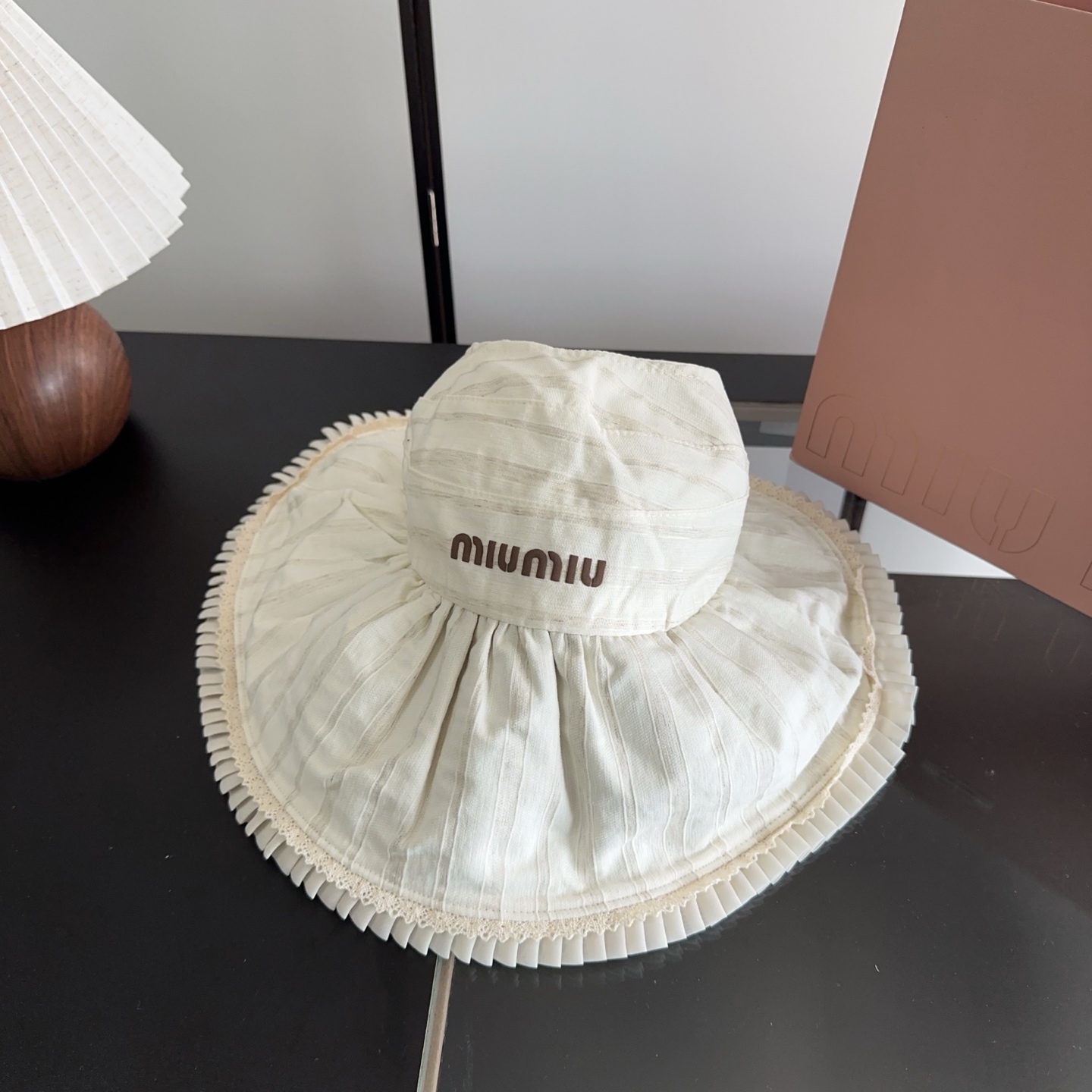 NO:897296,[MIUM Miu Miu] 2026 new fisherman hat, versatile everyday style ~ a must-have hat for going out on the street, straw hat, fisherman hat, baseball cap, hat, miumiu, espadrilles, hats19860909【MIUM缪缪】2026新款渔夫帽,百搭日常款～出街必备帽子草帽渔夫帽棒球帽,帽子,miumiu,espadrilles,hats,hat