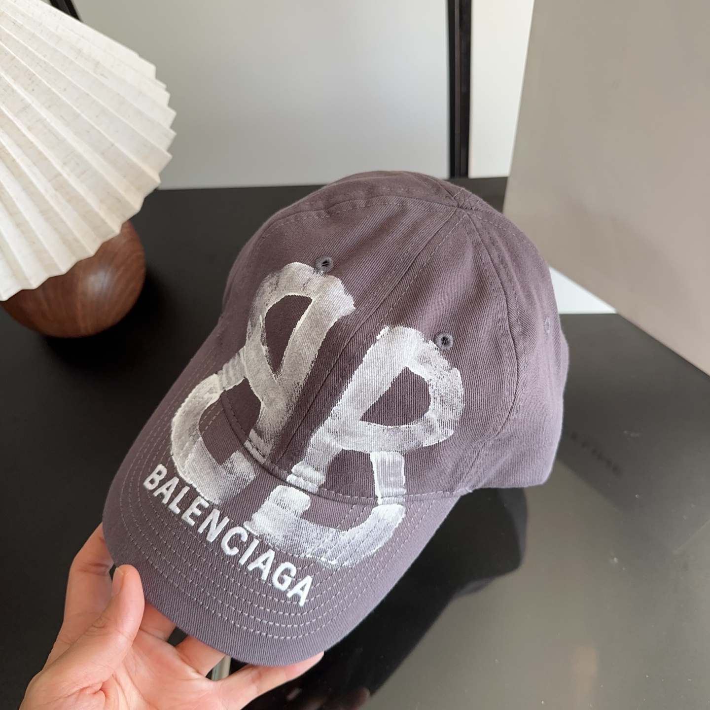 Balencia*a 巴黎世家刺绣字母新款棒球帽 现货秒发🧢简约时尚超级无敌好看的帽子！情侣款！