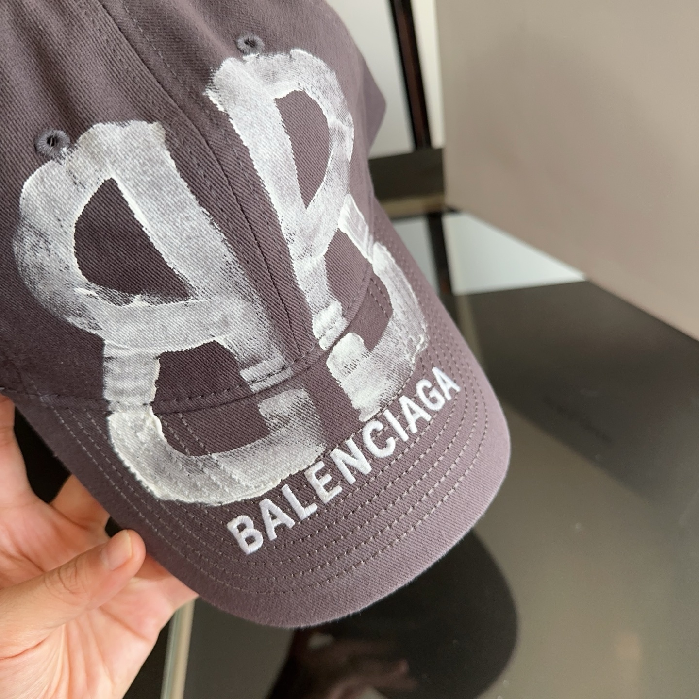 Balencia*a 巴黎世家刺绣字母新款棒球帽 现货秒发🧢简约时尚超级无敌好看的帽子！情侣款！