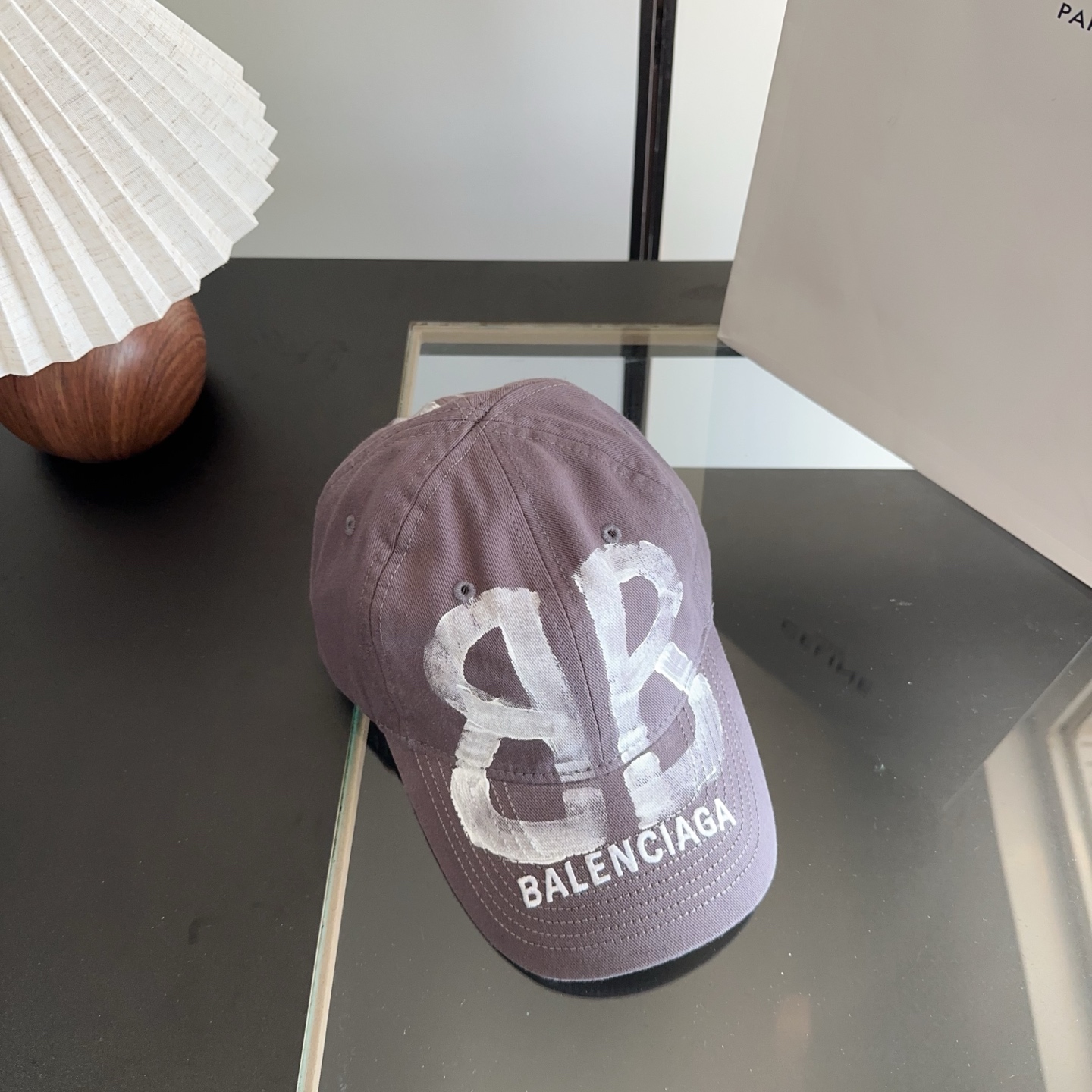 Balencia*a 巴黎世家刺绣字母新款棒球帽 现货秒发🧢简约时尚超级无敌好看的帽子！情侣款！