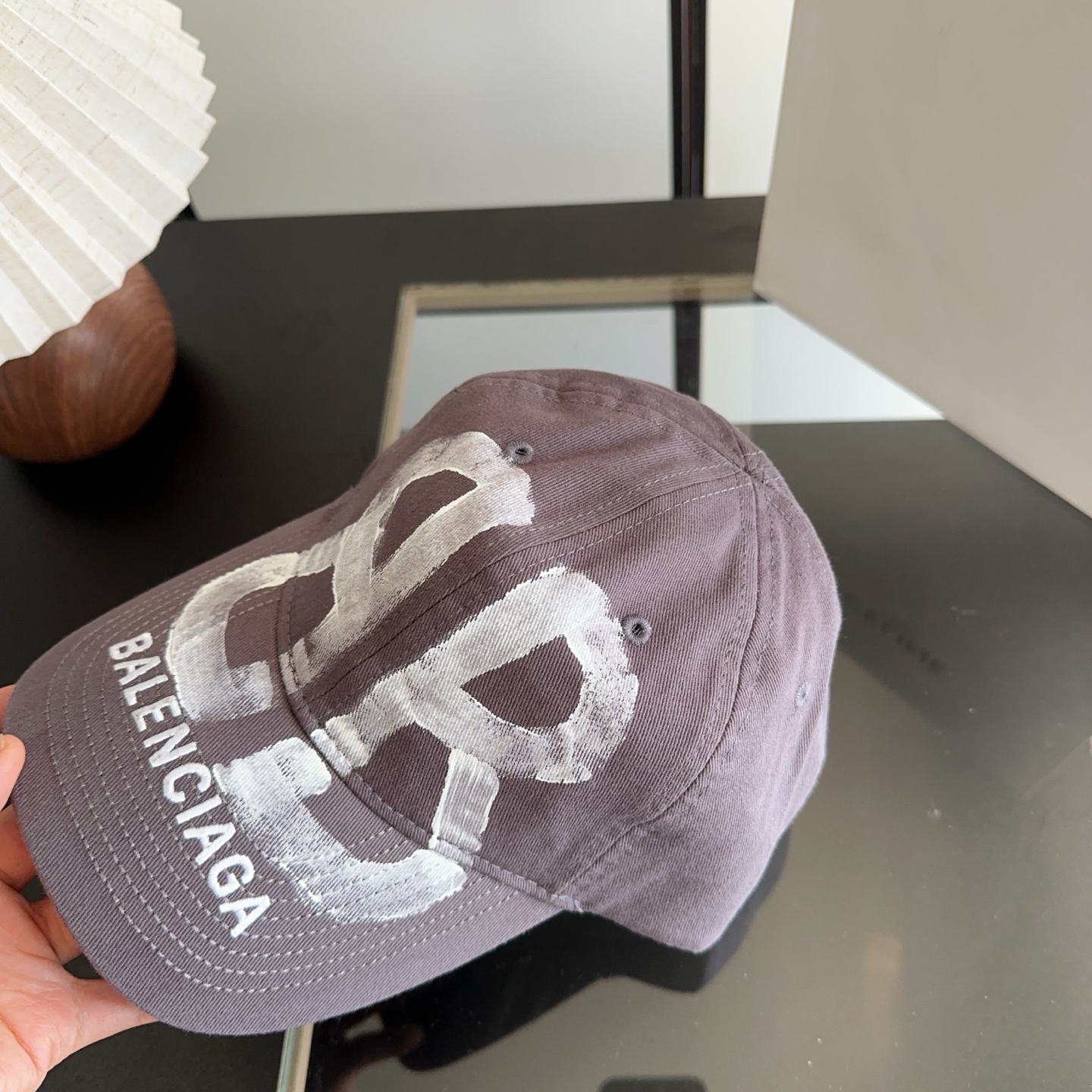 Balencia*a 巴黎世家刺绣字母新款棒球帽 现货秒发🧢简约时尚超级无敌好看的帽子！情侣款！