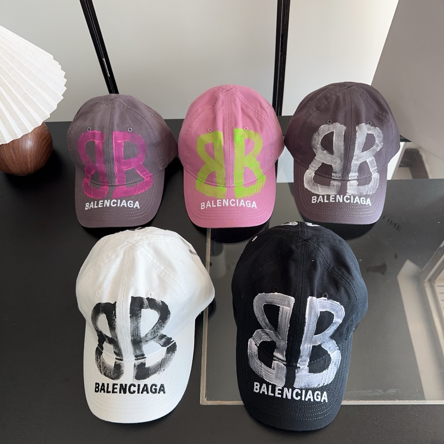 Balencia*a 巴黎世家刺绣字母新款棒球帽 现货秒发🧢简约时尚超级无敌好看的帽子！情侣款！