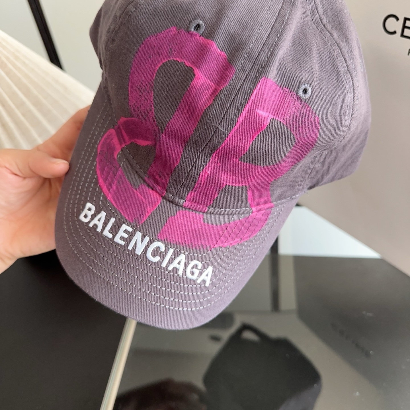 Balencia*a 巴黎世家刺绣字母新款棒球帽 现货秒发🧢简约时尚超级无敌好看的帽子！情侣款！