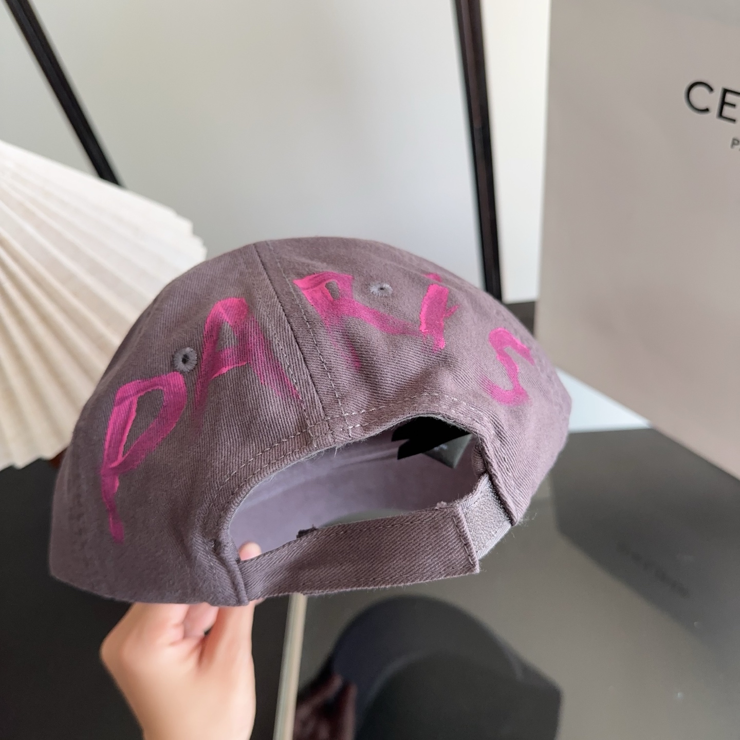 Balencia*a 巴黎世家刺绣字母新款棒球帽 现货秒发🧢简约时尚超级无敌好看的帽子！情侣款！